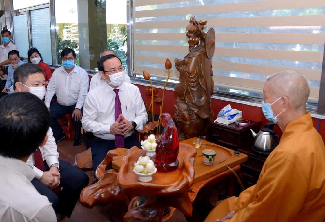 Trưởng lão Hòa thượng chia sẻ thân mật với lãnh đạo Thành ủy TP.HCM Trưởng lão Hòa thượng chia sẻ thân mật với lãnh đạo Thành ủy TP.HCM