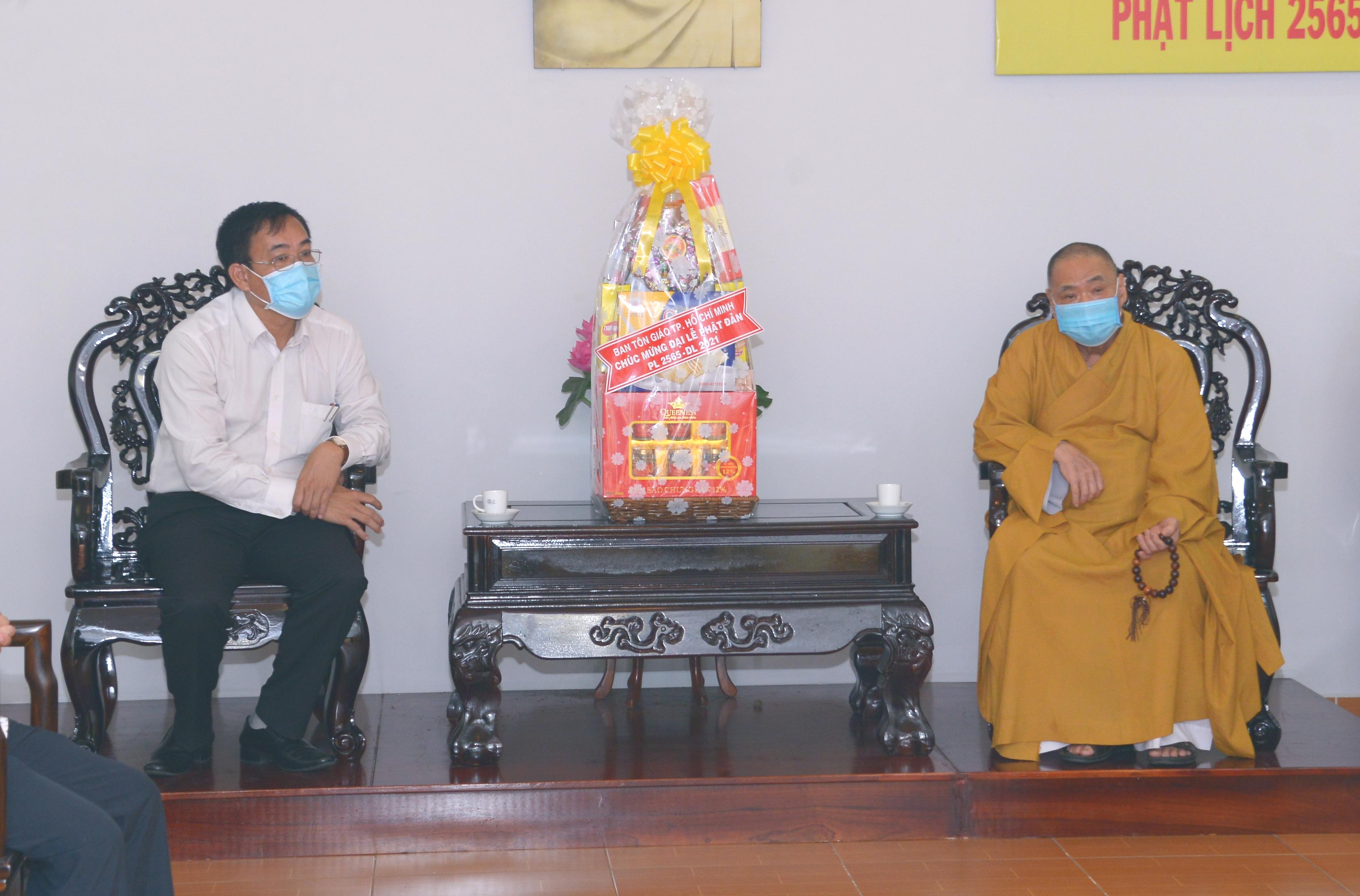 Hòa thượng Thích Thiện Pháp tiếp ông Nguyễn Duy Tân Hòa thượng Thích Thiện Pháp tiếp ông Nguyễn Duy Tân