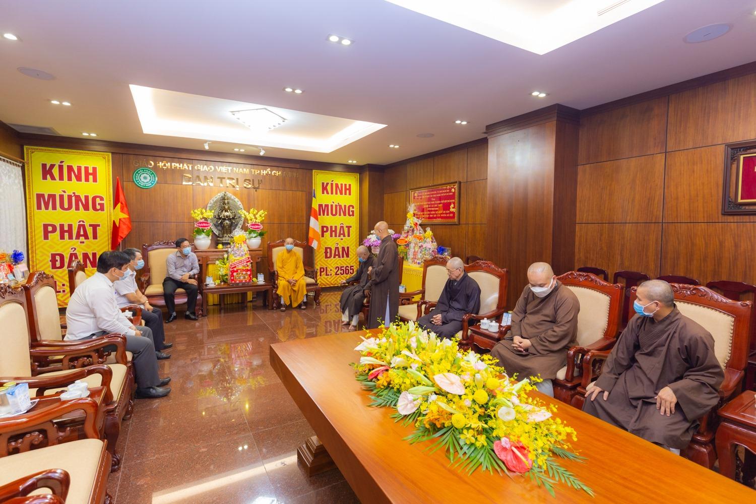 Quang cảnh buổi thăm, chúc mừng Phật đản tại Việt Nam Quốc Tự