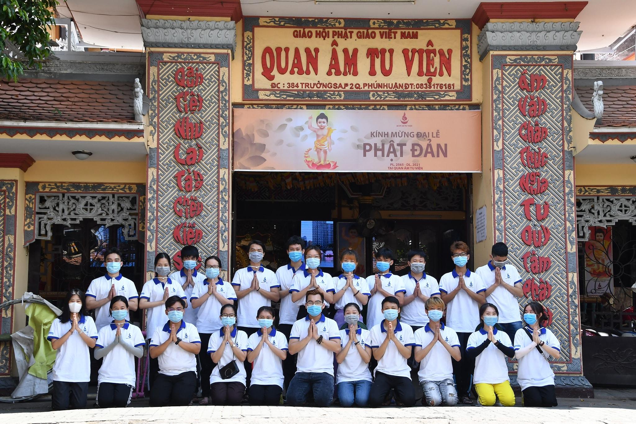 Trước Quan Âm tu viện mùa Kính mừng Đức Phật đản sinh Trước Quan Âm tu viện mùa Kính mừng Đức Phật đản sinh