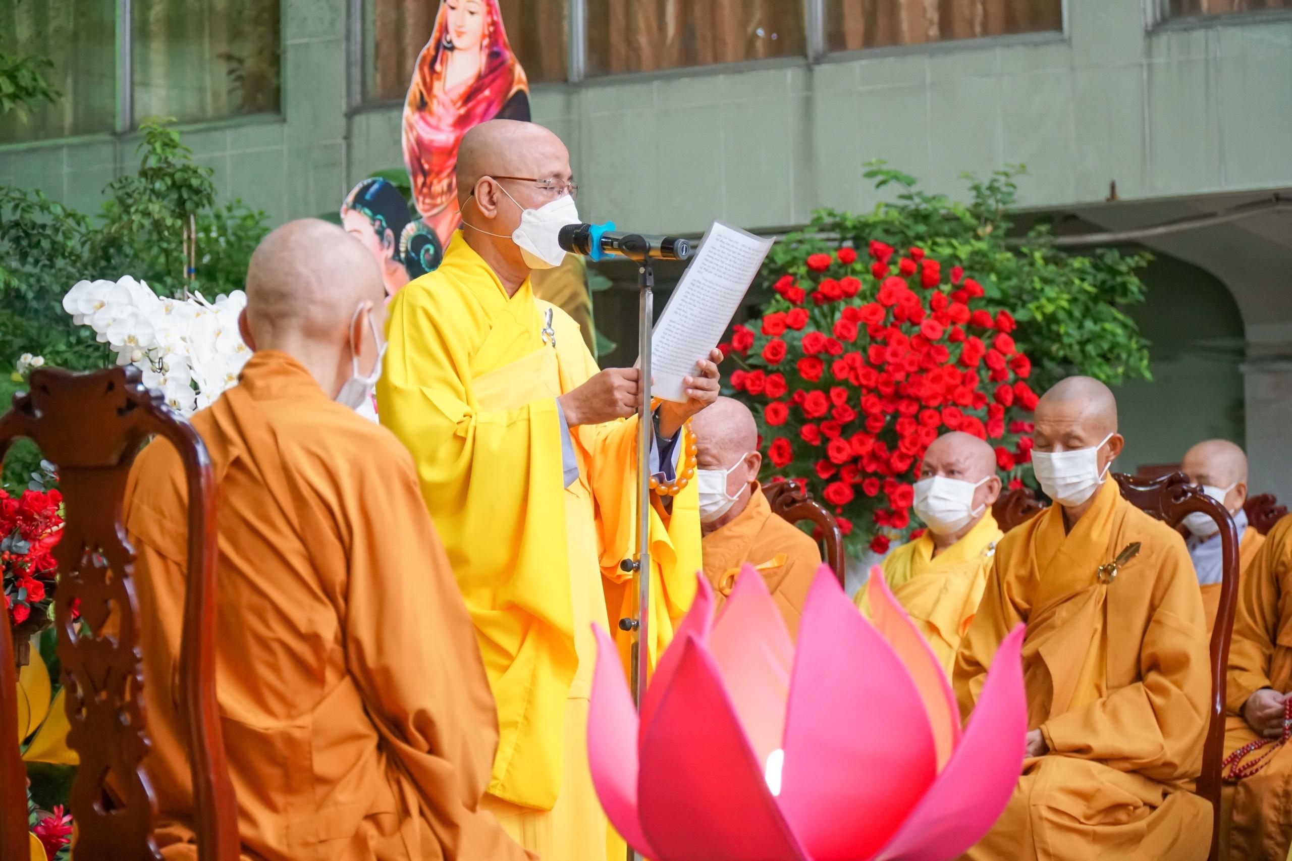 Hòa thượng Thích Minh Truyền đọc Diễn văn Phật đản của Hòa thượng Chủ tịch Hội đồng Trị sự Hòa thượng Thích Minh Truyền đọc Diễn văn Phật đản của Hòa thượng Chủ tịch Hội đồng Trị sự