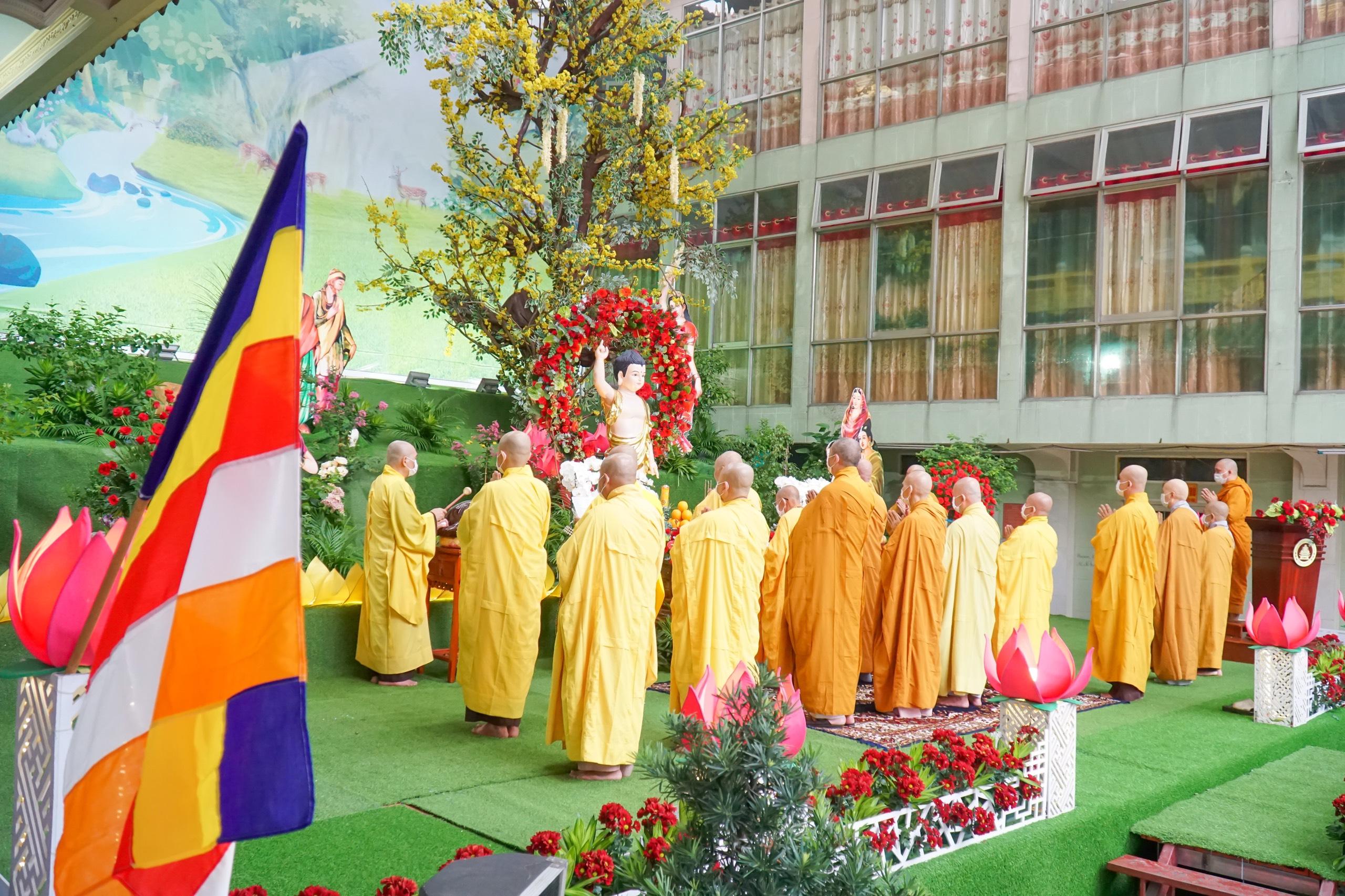 Đại lễ Phật đản nội bộ diễn ra trang nghiêm tại chùa Vạn Đức Đại lễ Phật đản nội bộ diễn ra trang nghiêm tại chùa Vạn Đức