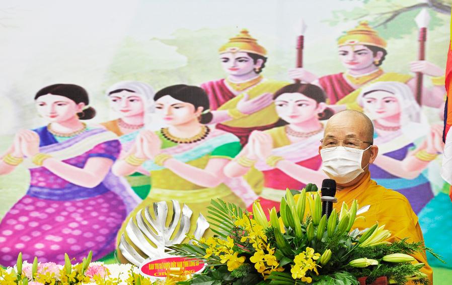 Hòa thượng Thích Minh Thiện tuyên đọc Thông điệp Phật đản Hòa thượng Thích Minh Thiện tuyên đọc Thông điệp Phật đản