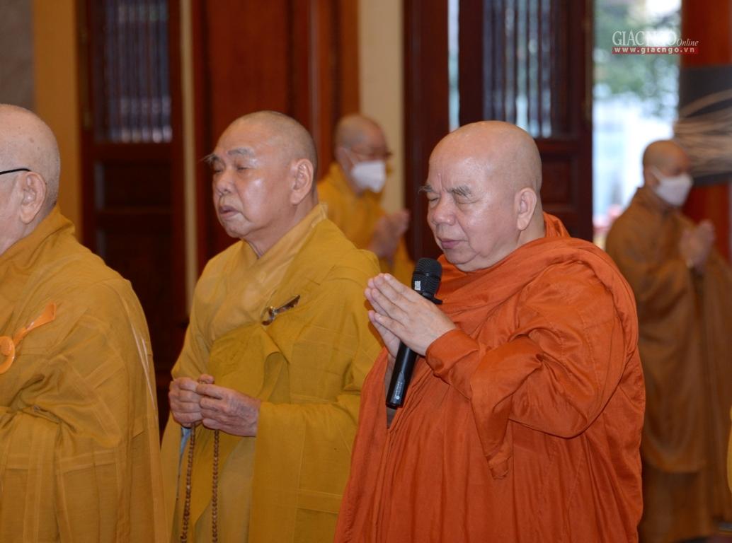 Hòa thượng Thích Thiện Tâm cử hành khóa tụng niệm Pali