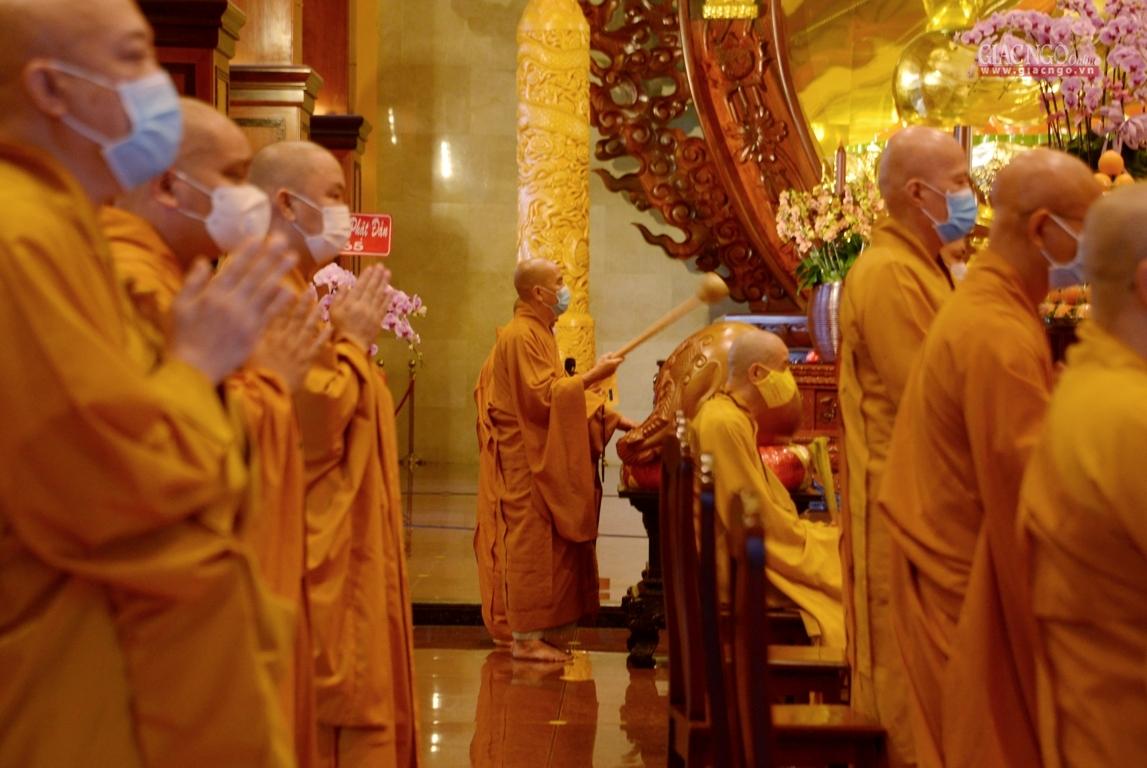 Thành kính hướng về Đức Thế Tôn