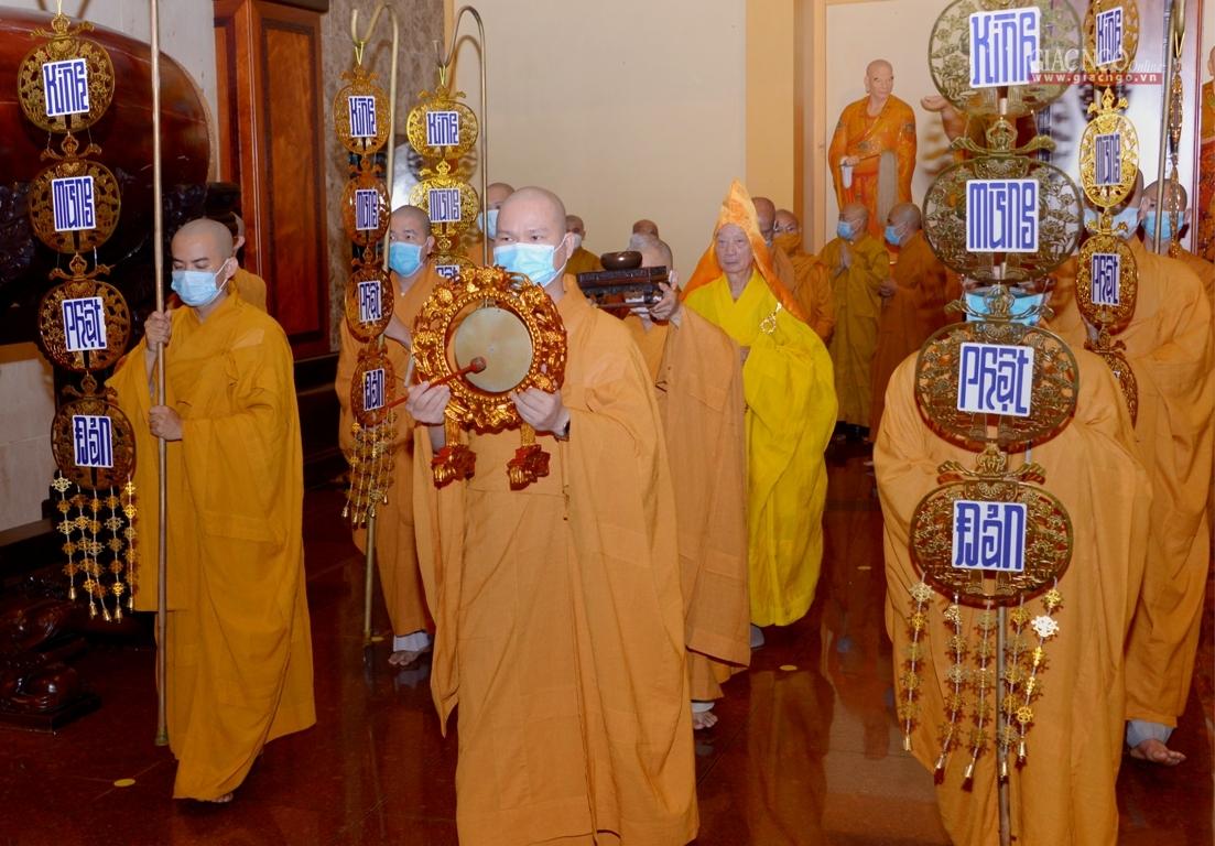 Cung thỉnh chư tôn giáo phẩm quang lâm chánh điện Việt Nam Quốc Tự