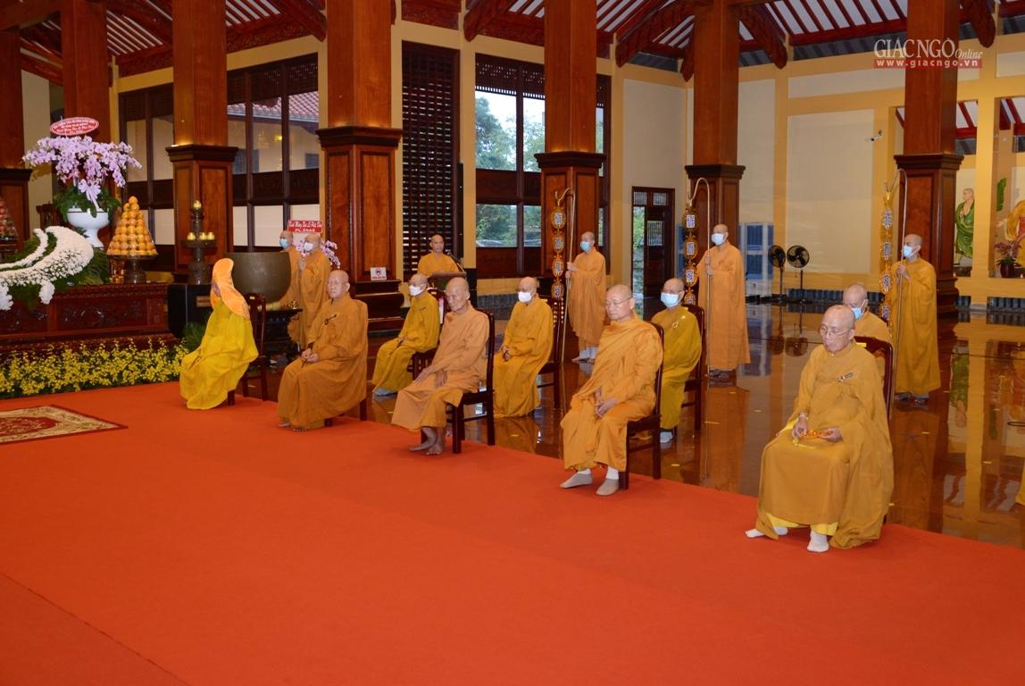 Chư tôn giáo phẩm Hội đồng Chứng minh tham dự