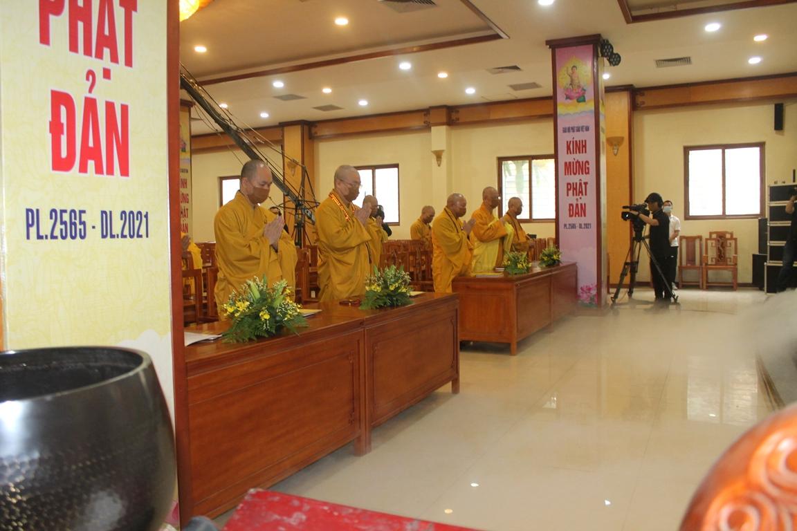 Chư tôn đức Hội đồng Trị sự GHPGVN tại Đại lễ Phật đản hạn chế số người tham dự để bảo đảm sức khỏe cộng đồng, nâng cao phòng chống Covid-19 Chư tôn đức Hội đồng Trị sự GHPGVN tại Đại lễ Phật đản hạn chế số người tham dự để bảo đảm sức khỏe cộng đồng, nâng cao phòng chống Covid-19