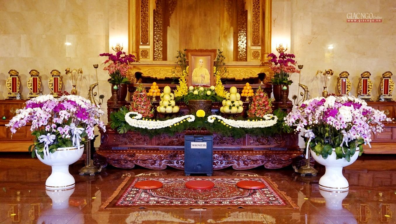 Tôn ảnh Bồ-tát Thích Quảng Đức được tôn trí tại Tổ đường Việt Nam Quốc Tự Tôn ảnh Bồ-tát Thích Quảng Đức được tôn trí tại Tổ đường Việt Nam Quốc Tự