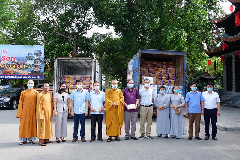 Đoàn từ thiện Ban Trị sự Phật giáo Lạng Sơn trao quà hai huyện vùng ảnh hưởng dịch Covid-19 Đoàn từ thiện Ban Trị sự Phật giáo Lạng Sơn trao quà hai huyện vùng ảnh hưởng dịch Covid-19