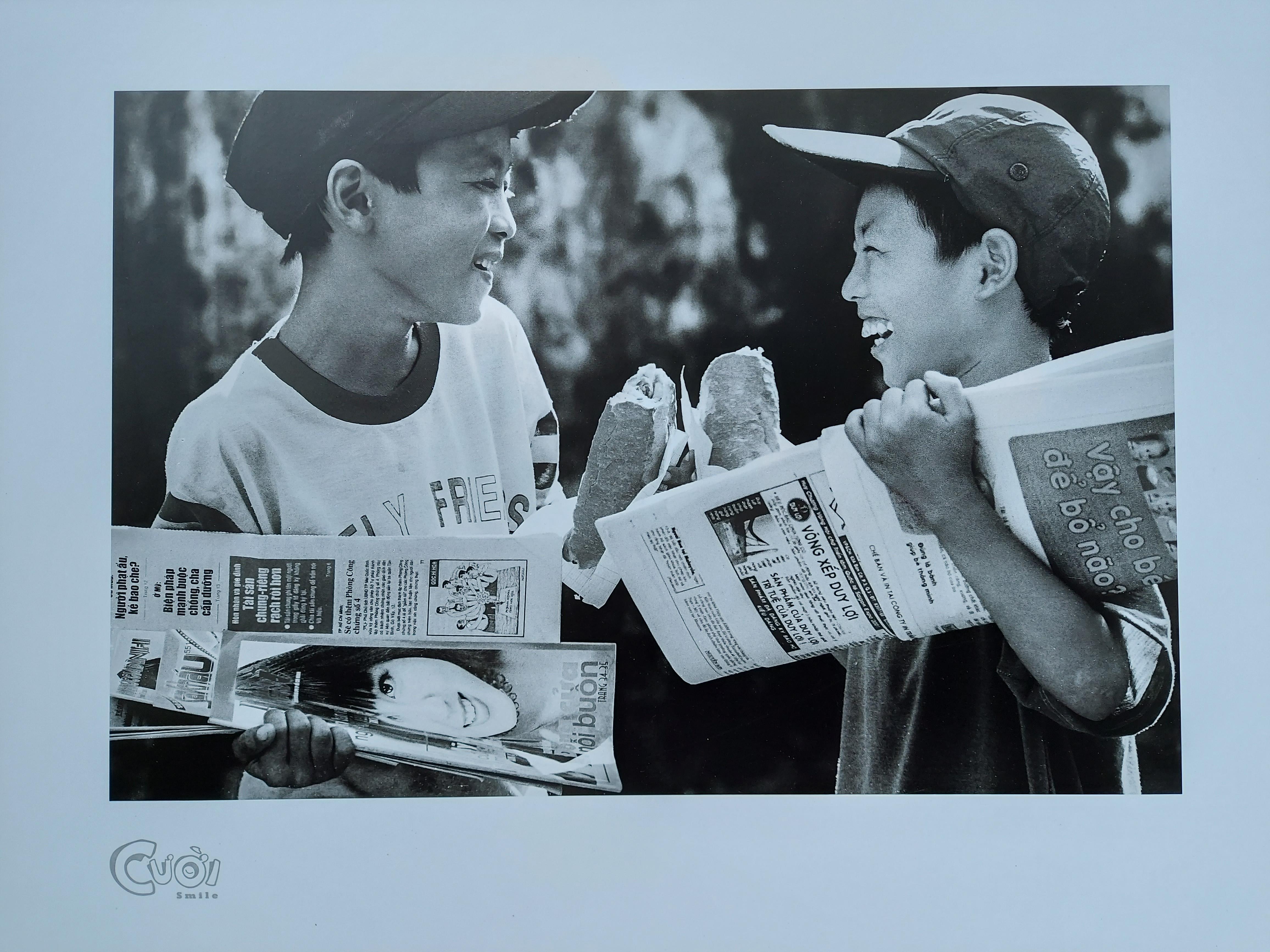 Nụ cười tỏa nắng của các em mưu sinh đường phố Nụ cười tỏa nắng của các em mưu sinh đường phố