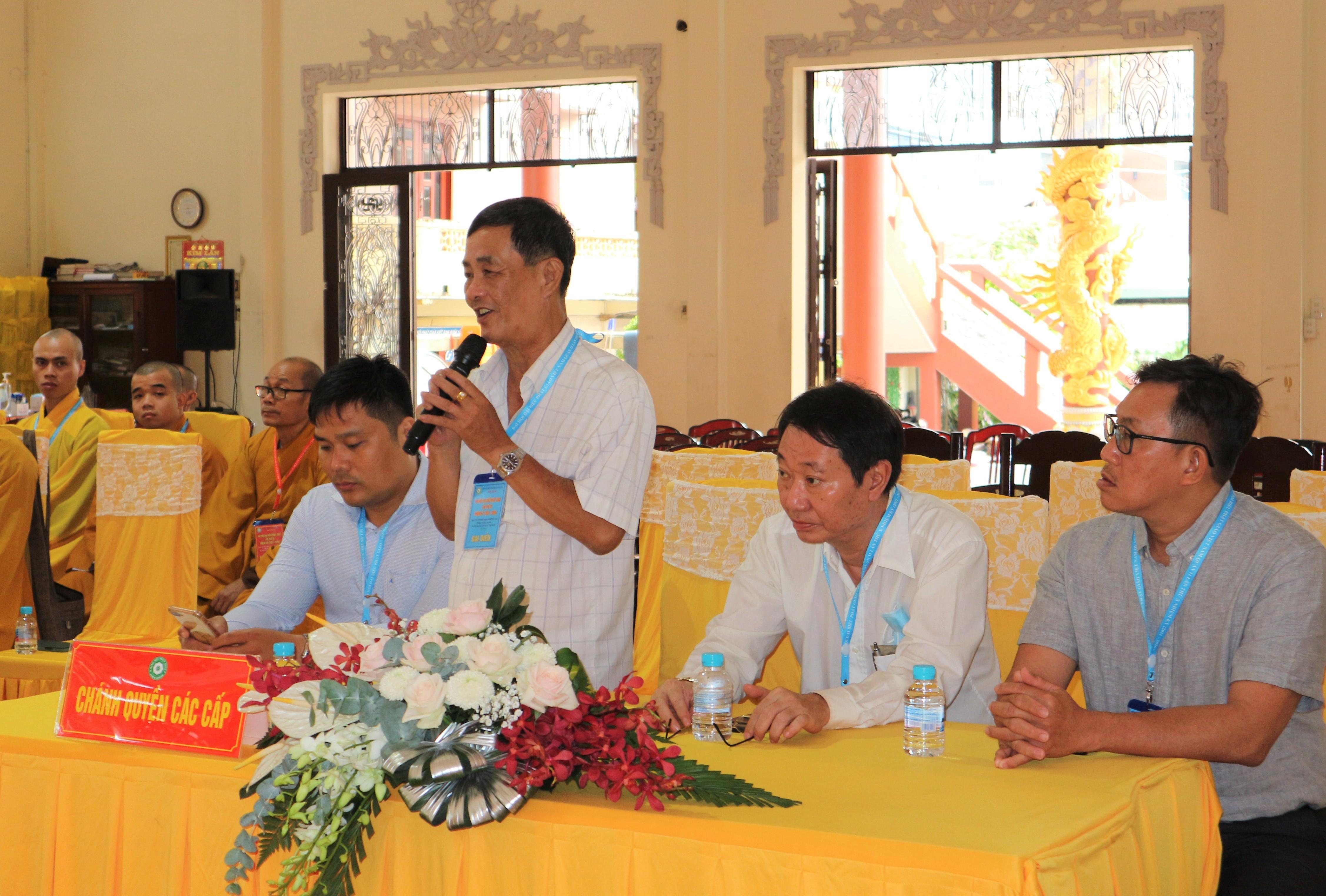 Ông Lâm Viên Đức đại diện chính quyền phát biểu