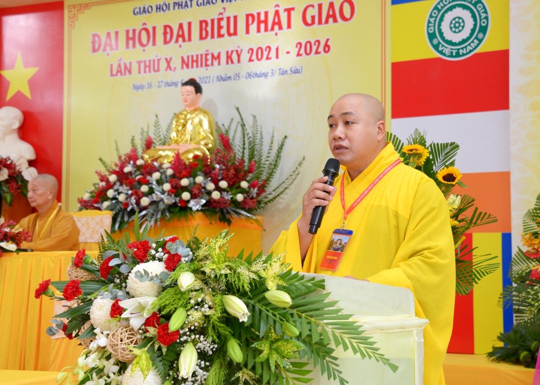 Đại đức Thích Đức Lộc dẫn chương trình