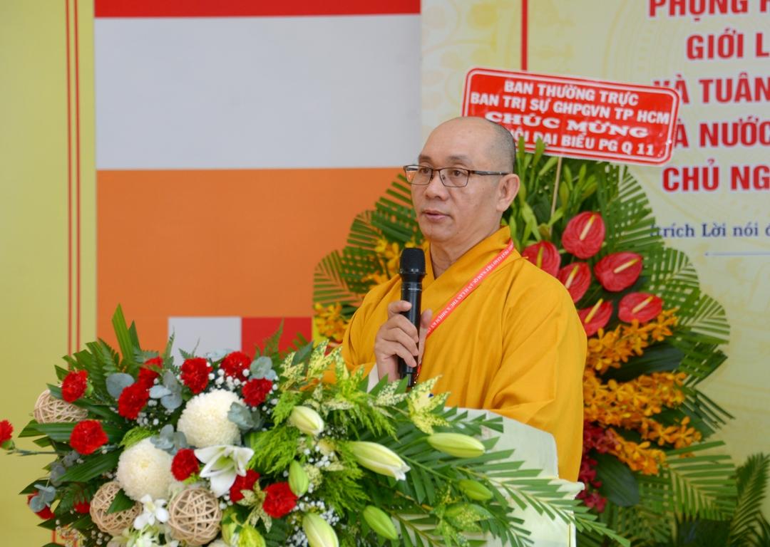 Thượng tọa Thích Nguyên Sĩ báo cáo hoạt động Phật sự nhiệm kỳ IX tại đại hội