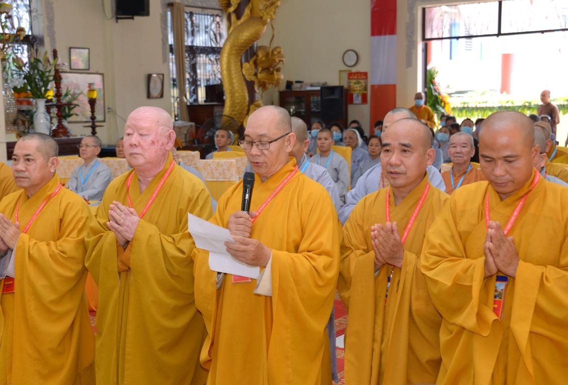 Thượng tọa Thích Nguyên Sĩ - tân Trưởng ban Trị sự GHPGVN và thành viên Ban Trị sự nhiệm kỳ 2021-2026 phát nguyện nhận nhiệm vụ