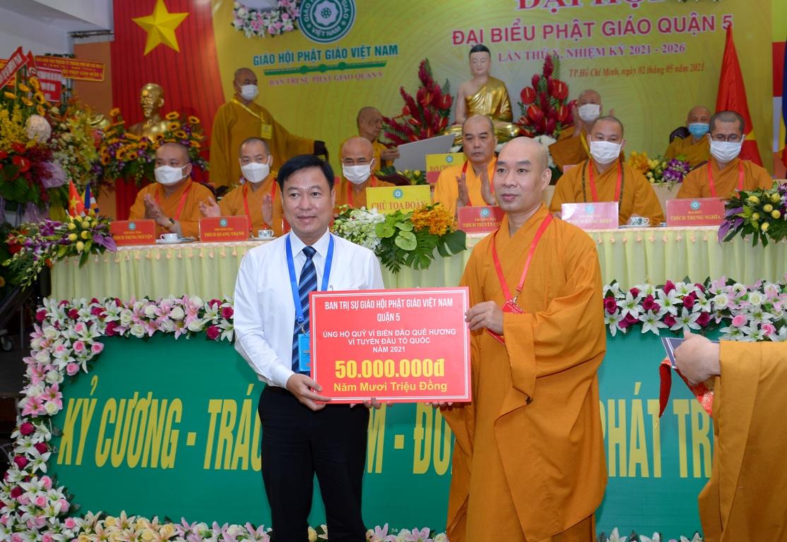 Ủng hộ Quỹ &quot;Vì biển đảo quê hương, vì tuyến đầu Tổ quốc&quot;