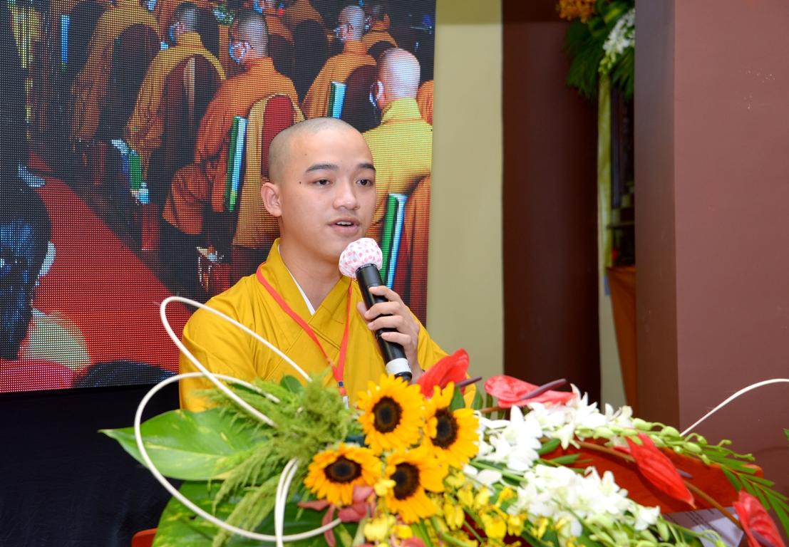 Đại đức Thích Pháp Tịnh dẫn chương trình đại hội