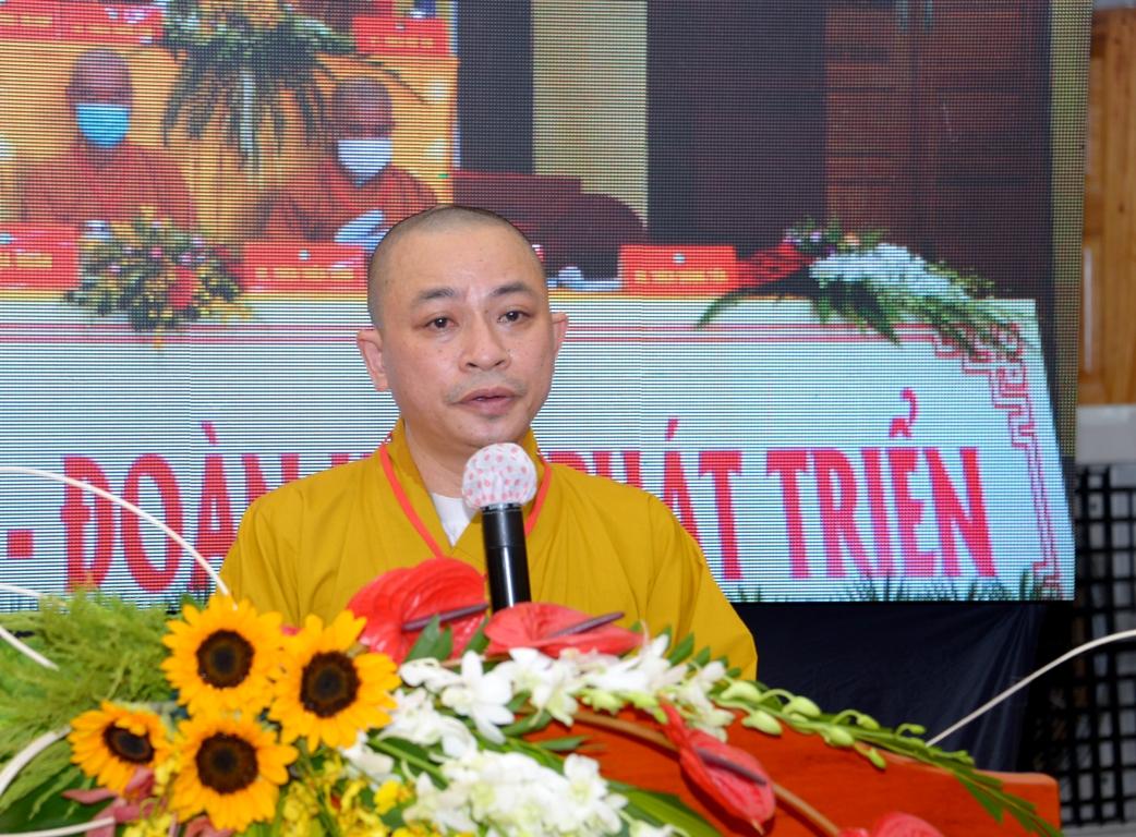 Đại đức Thích Quảng Tiến, Phó ban kiêm Chánh Thư trình bày phương hướng hoạt động Phật sự nhiệm kỳ 2021-2026
