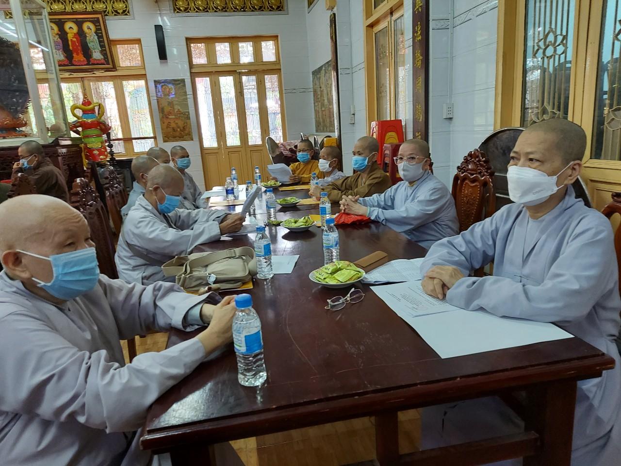 Chư Ni tham dự phiên họp