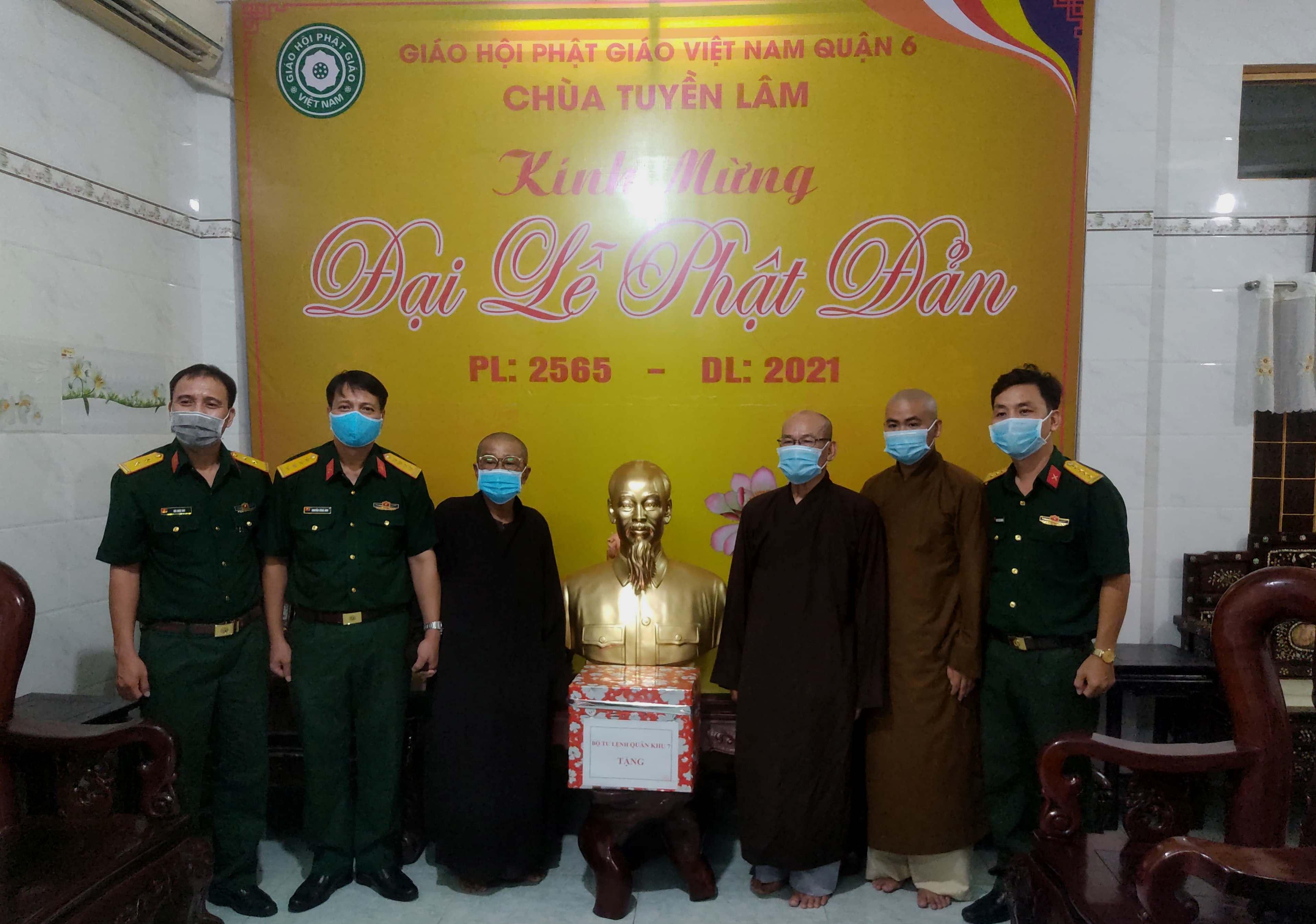 Đoàn Bộ Tư lệnh Quân khu 7 thăm và chú mừng Phật đản đến Phật giáo quận 6 Đoàn Bộ Tư lệnh Quân khu 7 thăm và chú mừng Phật đản đến Phật giáo quận 6