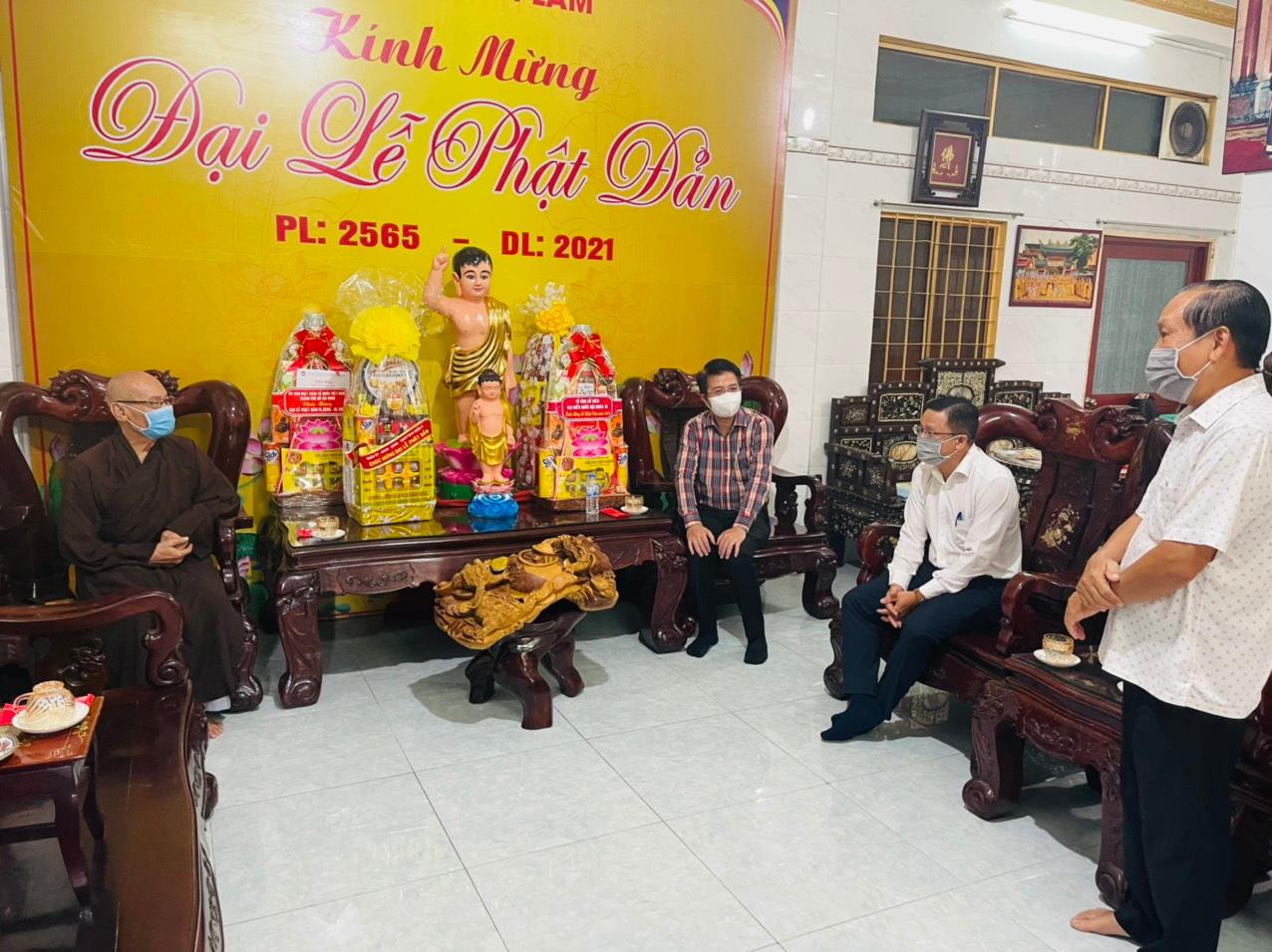 Ông Lê Thanh Bình chúc mừng Phật đản đến chư tôn đức Tăng Ni, Phật tử quận 6