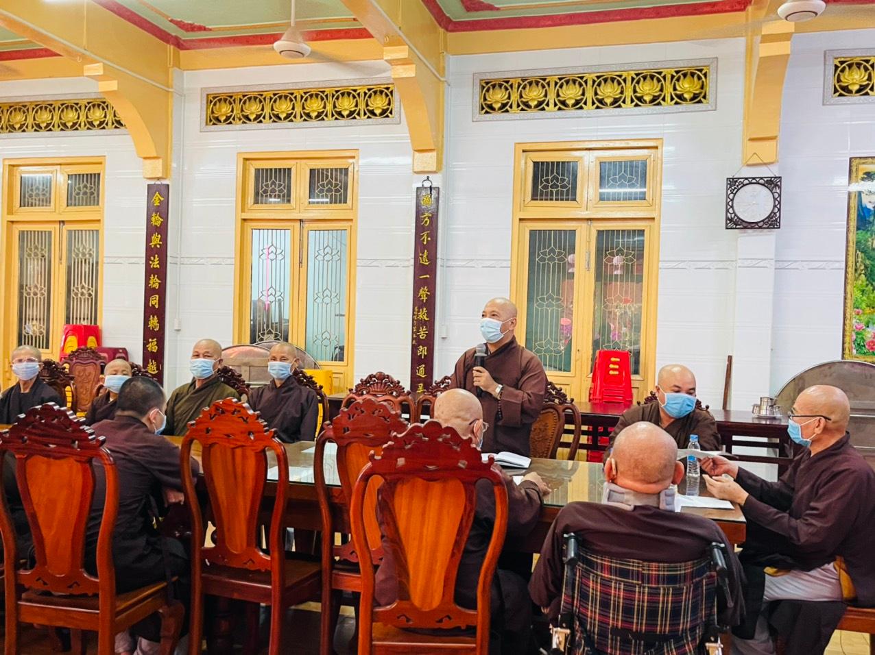 Chư Tăng họp chúng phổ biến các quy định trường hạ trước diễn biến dịch Covid-19 phức tạp Chư Tăng họp chúng phổ biến các quy định trường hạ trước diễn biến dịch Covid-19 phức tạp