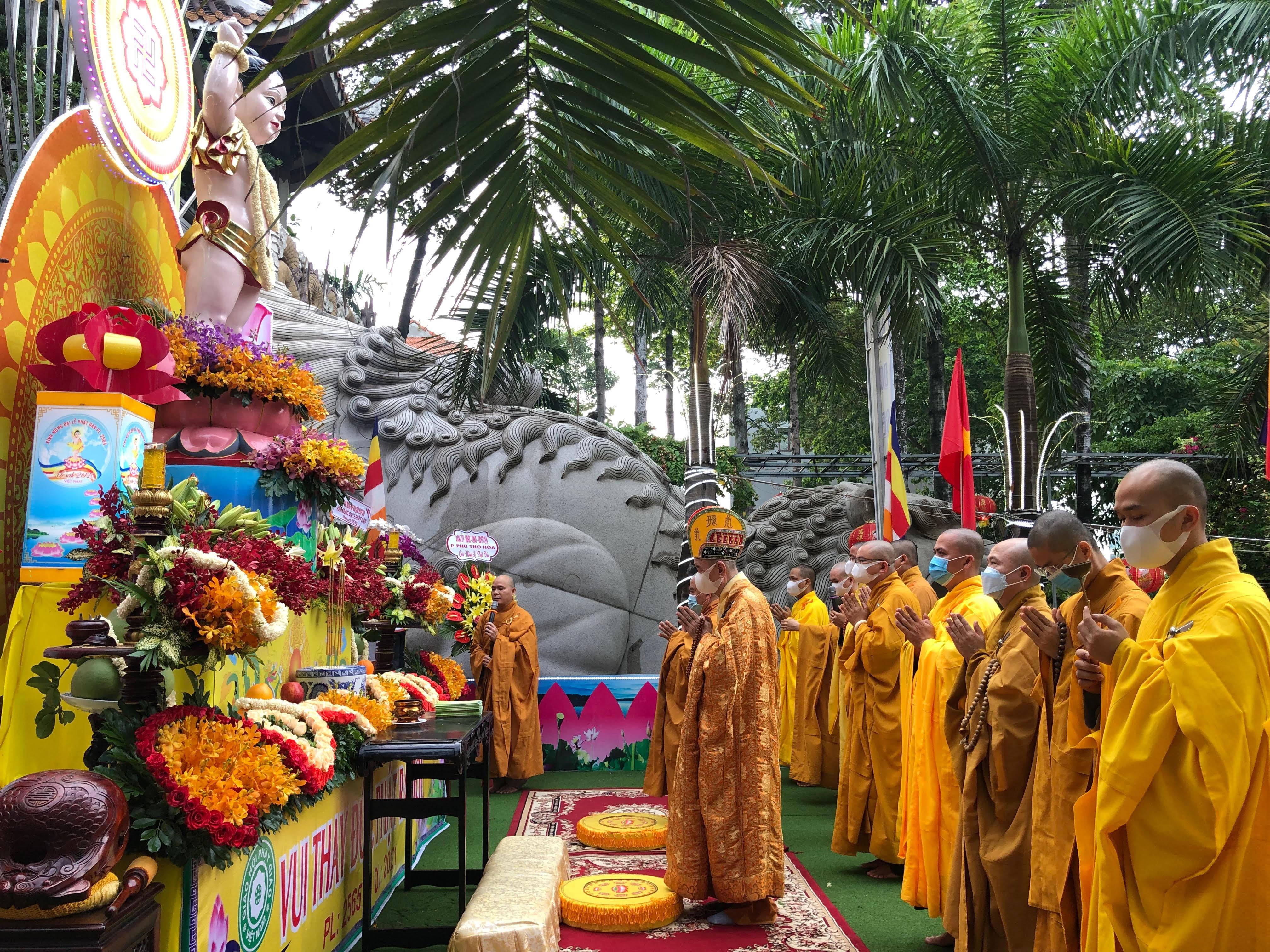 Chư tôn đức tụng sám Khánh đản Chư tôn đức tụng sám Khánh đản
