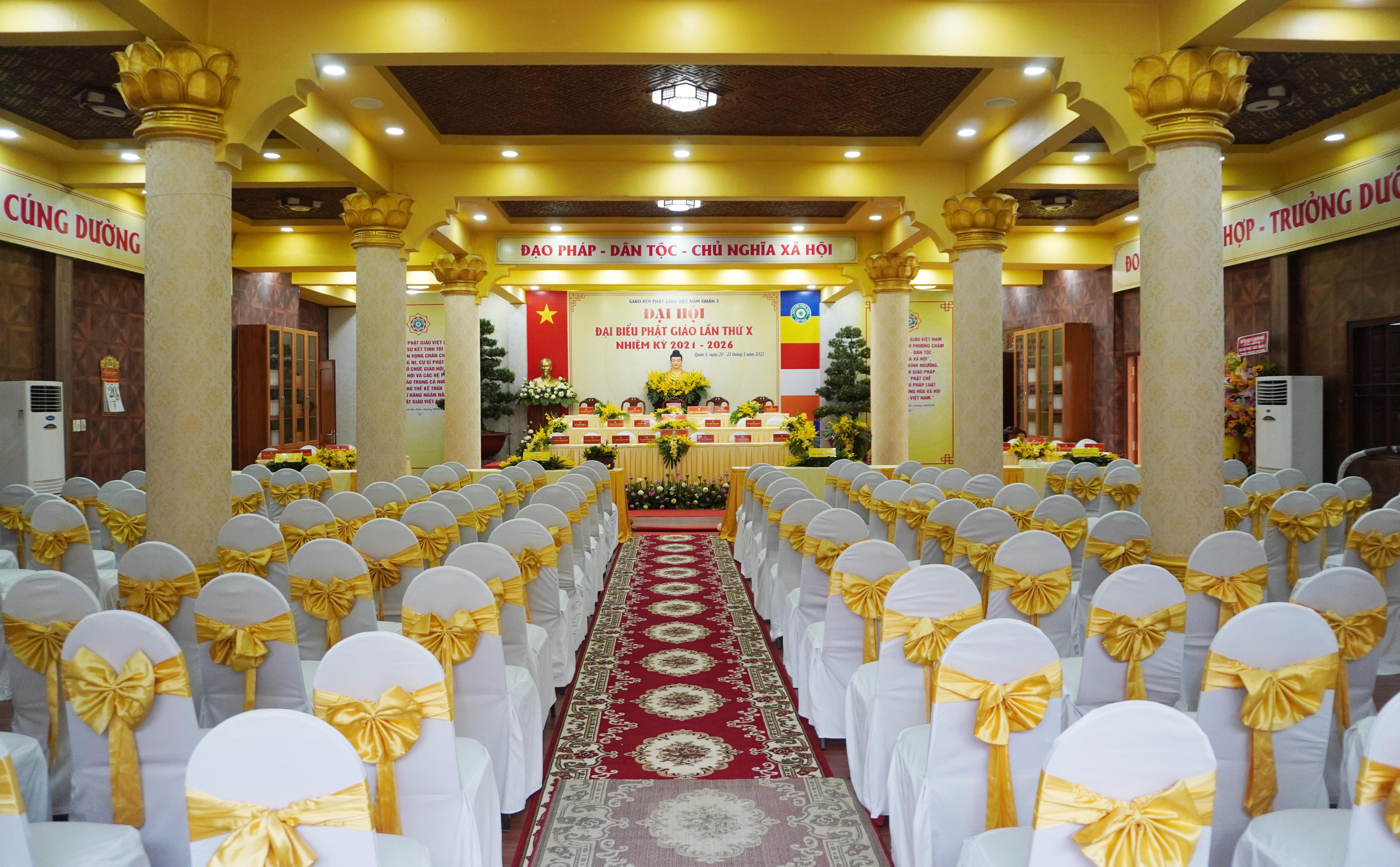 Hội trường chính nơi diễn ra đại hội Phật giáo quận 3 - Ảnh: Như Danh Hội trường chính nơi diễn ra đại hội Phật giáo quận 3 - Ảnh: Như Danh