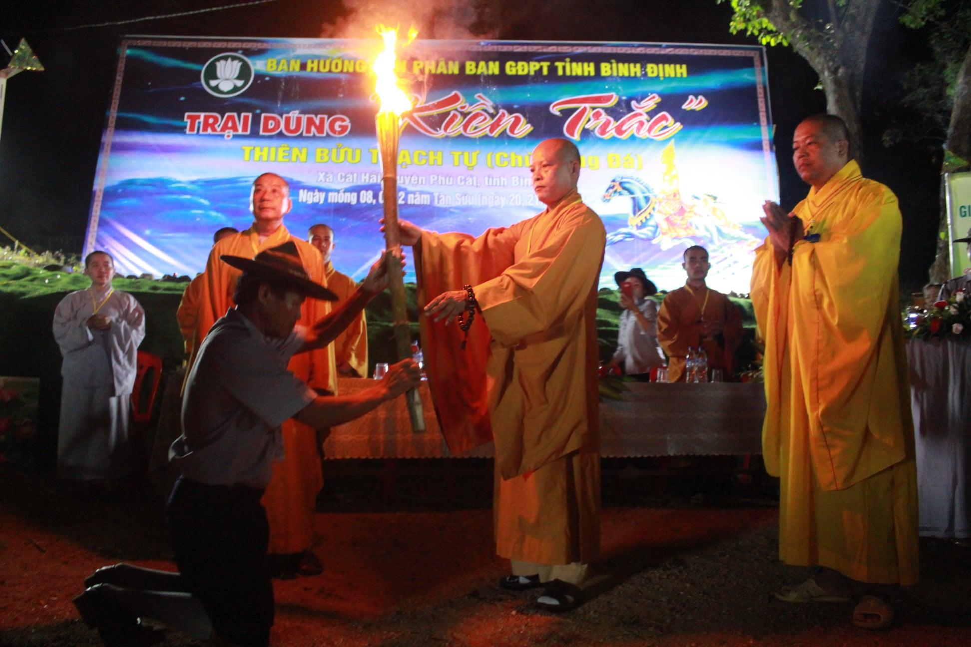 Nghi thức thắp sáng ngọn đuốc Dũng Nghi thức thắp sáng ngọn đuốc Dũng