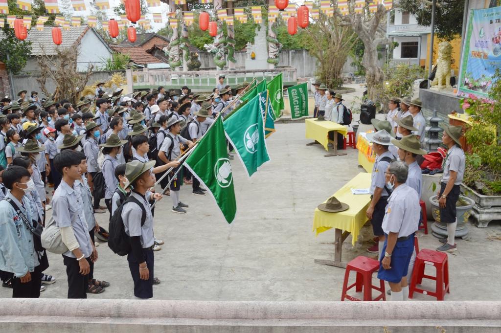 Nghi thức chào cờ sen trắng của Gia đình Phật tử Nghi thức chào cờ sen trắng của Gia đình Phật tử