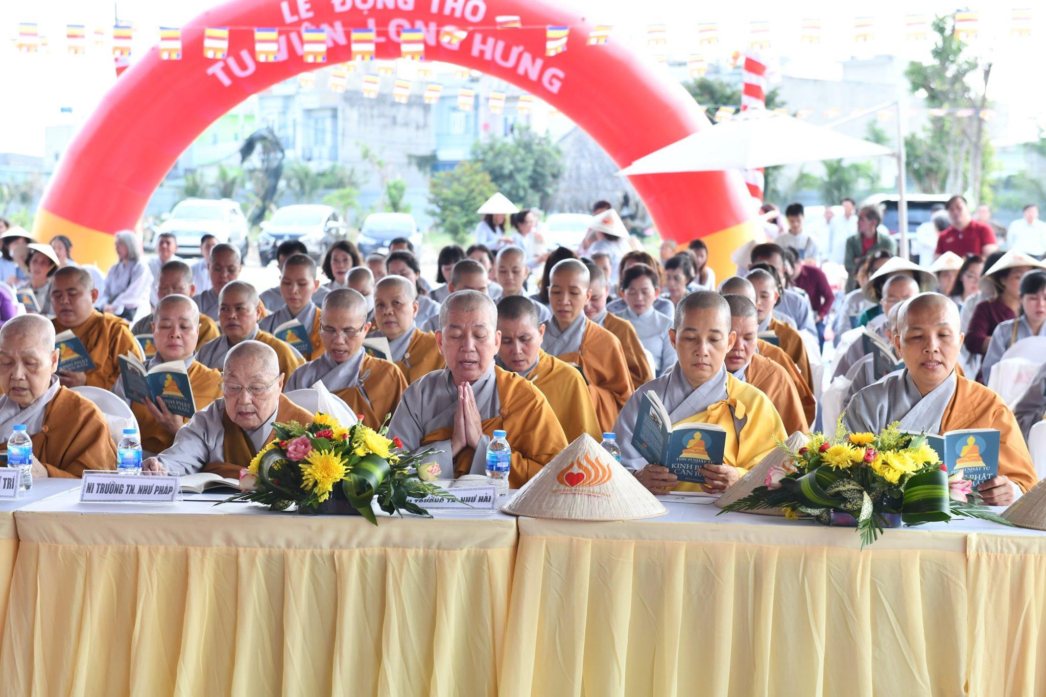 Cầu nguyện ngôi tự viện sớm thành tựu Cầu nguyện ngôi tự viện sớm thành tựu