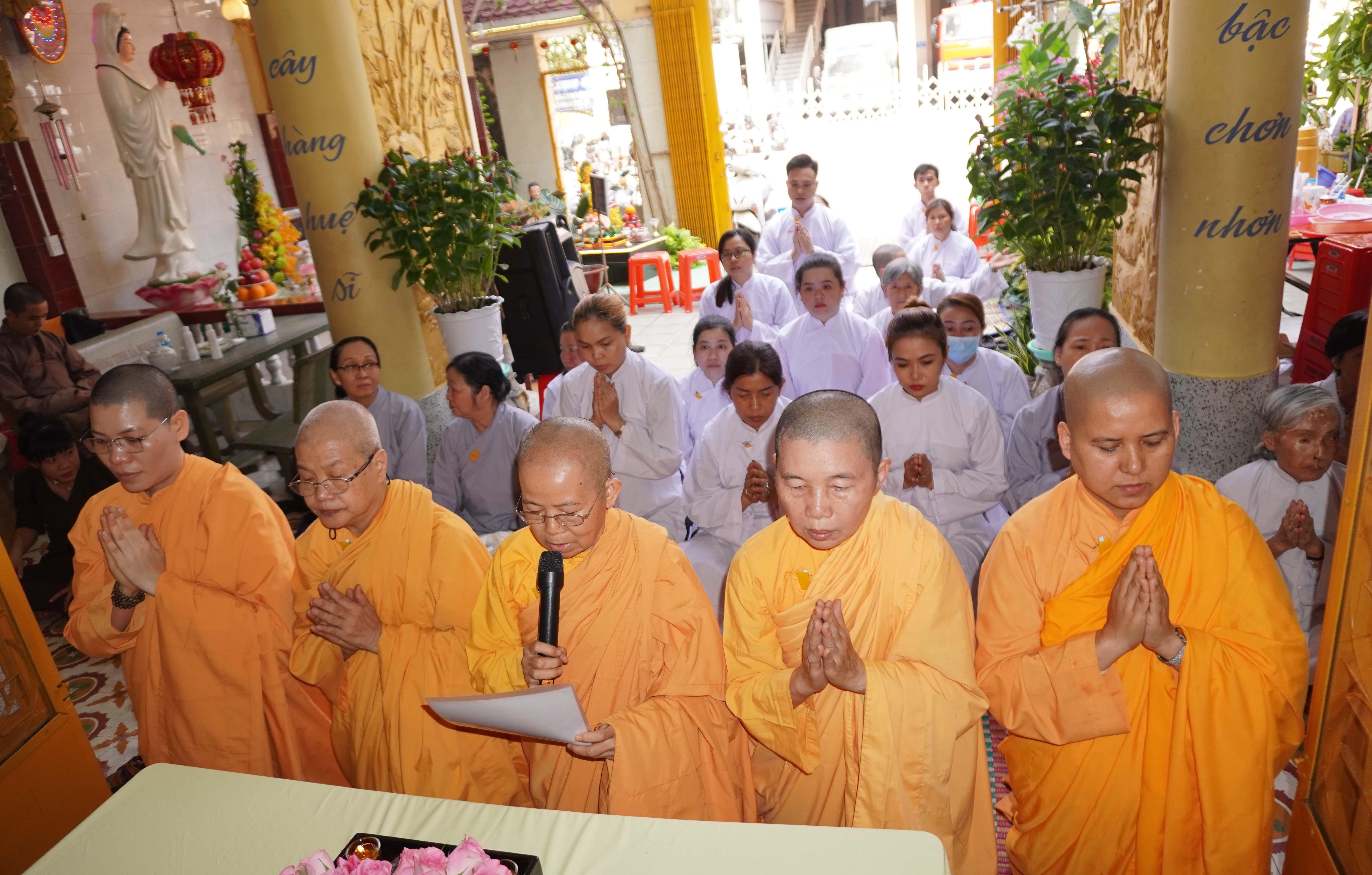 Chư Ni môn đồ pháp quyến tác bạch cúng dường trai Tăng Chư Ni môn đồ pháp quyến tác bạch cúng dường trai Tăng