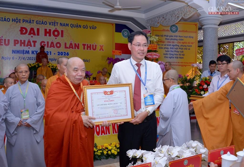 1 tập thể và 4 cá nhân nhận bằng khen của Ủy ban Nhân dân TP.HCM 1 tập thể và 4 cá nhân nhận bằng khen của Ủy ban Nhân dân TP.HCM