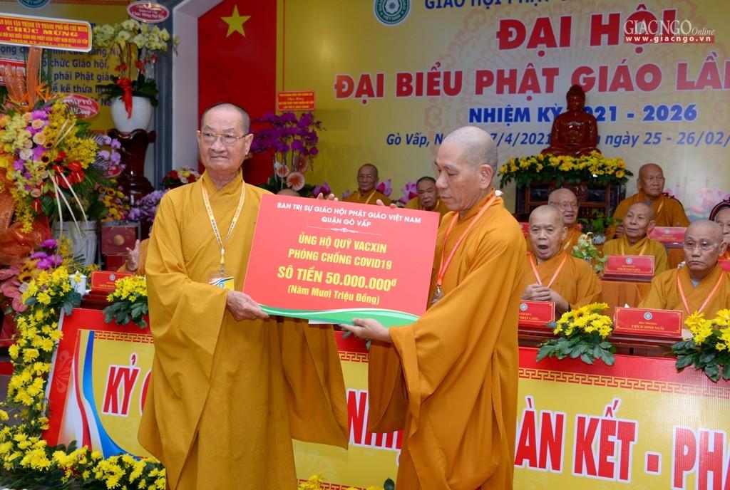 Thượng tọa Thích Giác Trí trao 50 triệu đồng ủng vào vào quỹ mua vắc-xin do Giáo hội Thành phố phát động Thượng tọa Thích Giác Trí trao 50 triệu đồng ủng vào vào quỹ mua vắc-xin do Giáo hội Thành phố phát động