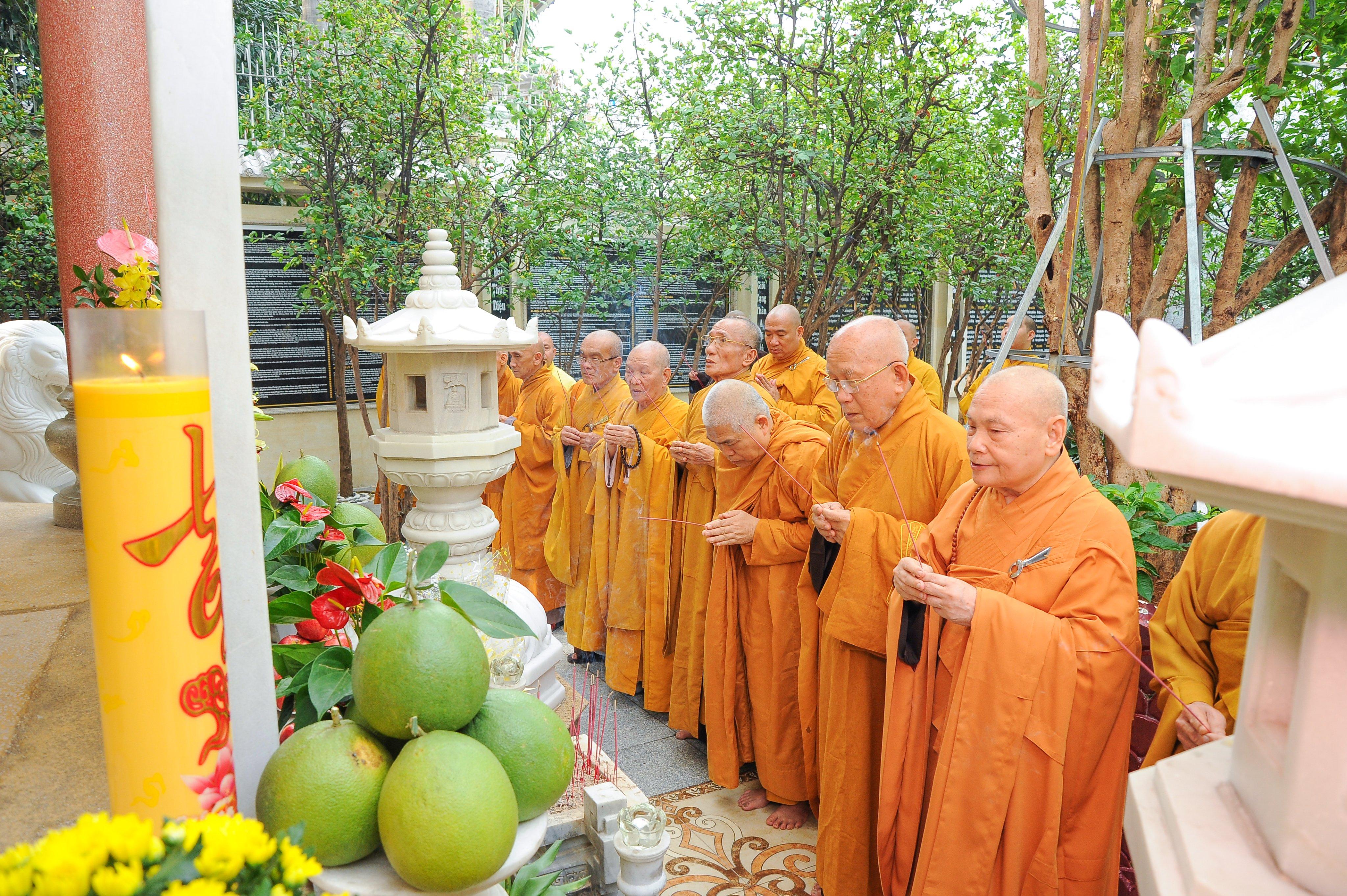 Chư tôn đức dâng hưởng tưởng niệm cố Đại lão Hòa thượng Thích Trí Tịnh, vị lãnh đạo của GHPGVN nhiều nhiệm kỳ Chư tôn đức dâng hưởng tưởng niệm cố Đại lão Hòa thượng Thích Trí Tịnh, vị lãnh đạo của GHPGVN nhiều nhiệm kỳ