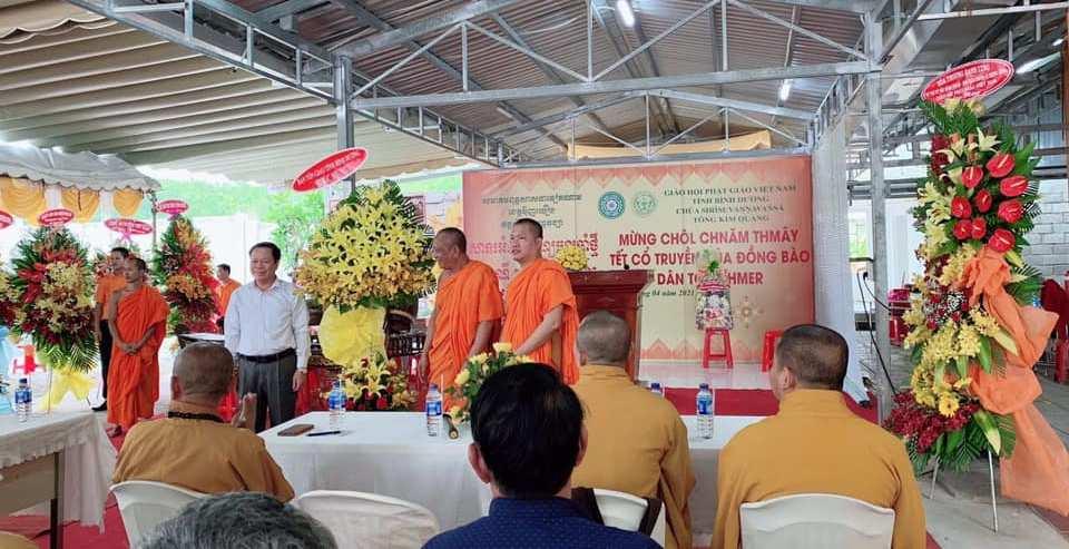 Lẵng hoa chúc mừng của Ban Tôn giáo tỉnh Bình Dương