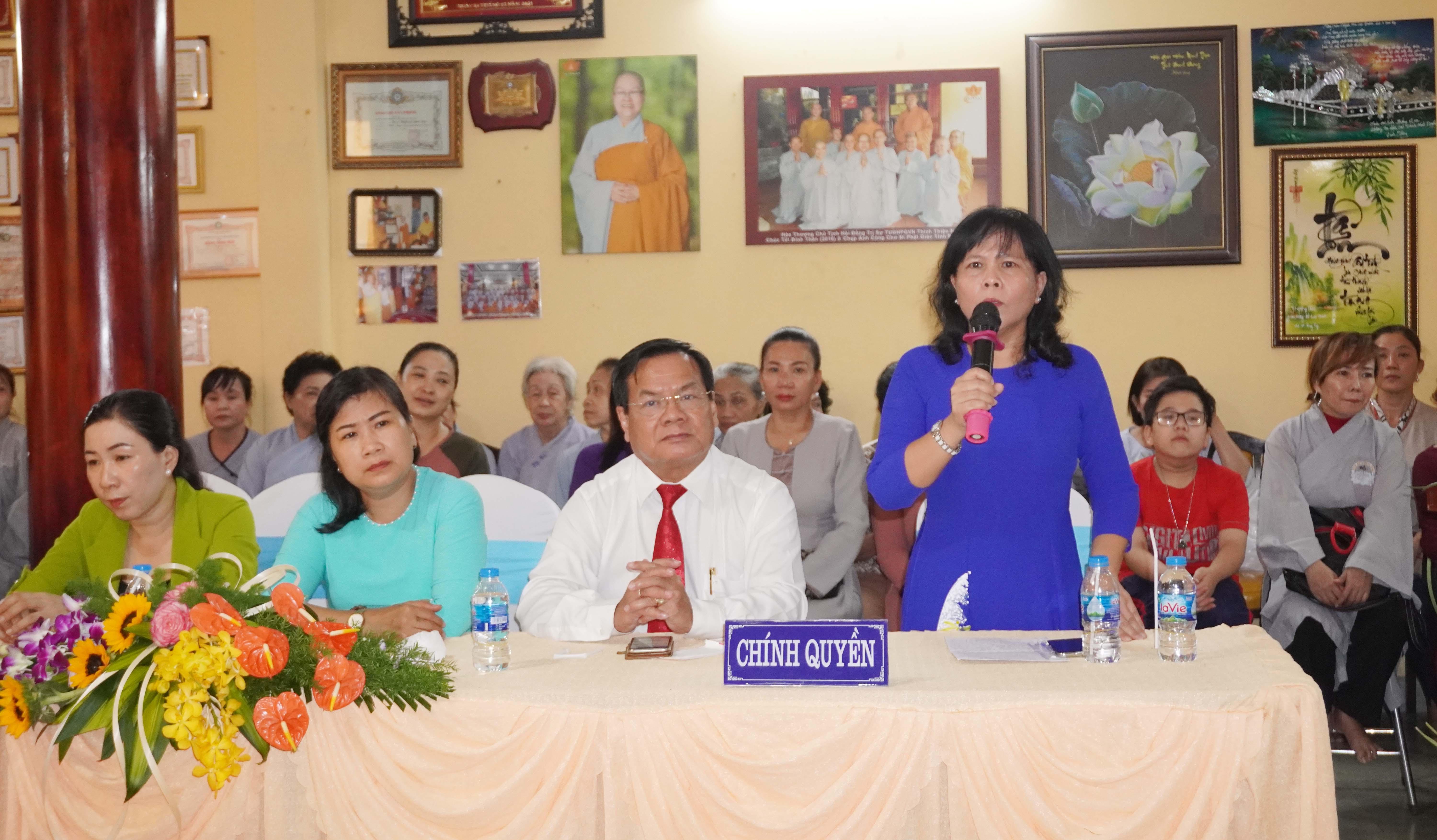 Bà Ngô Ngọc Điệp đại diện chính quyền phát biểu Bà Ngô Ngọc Điệp đại diện chính quyền phát biểu