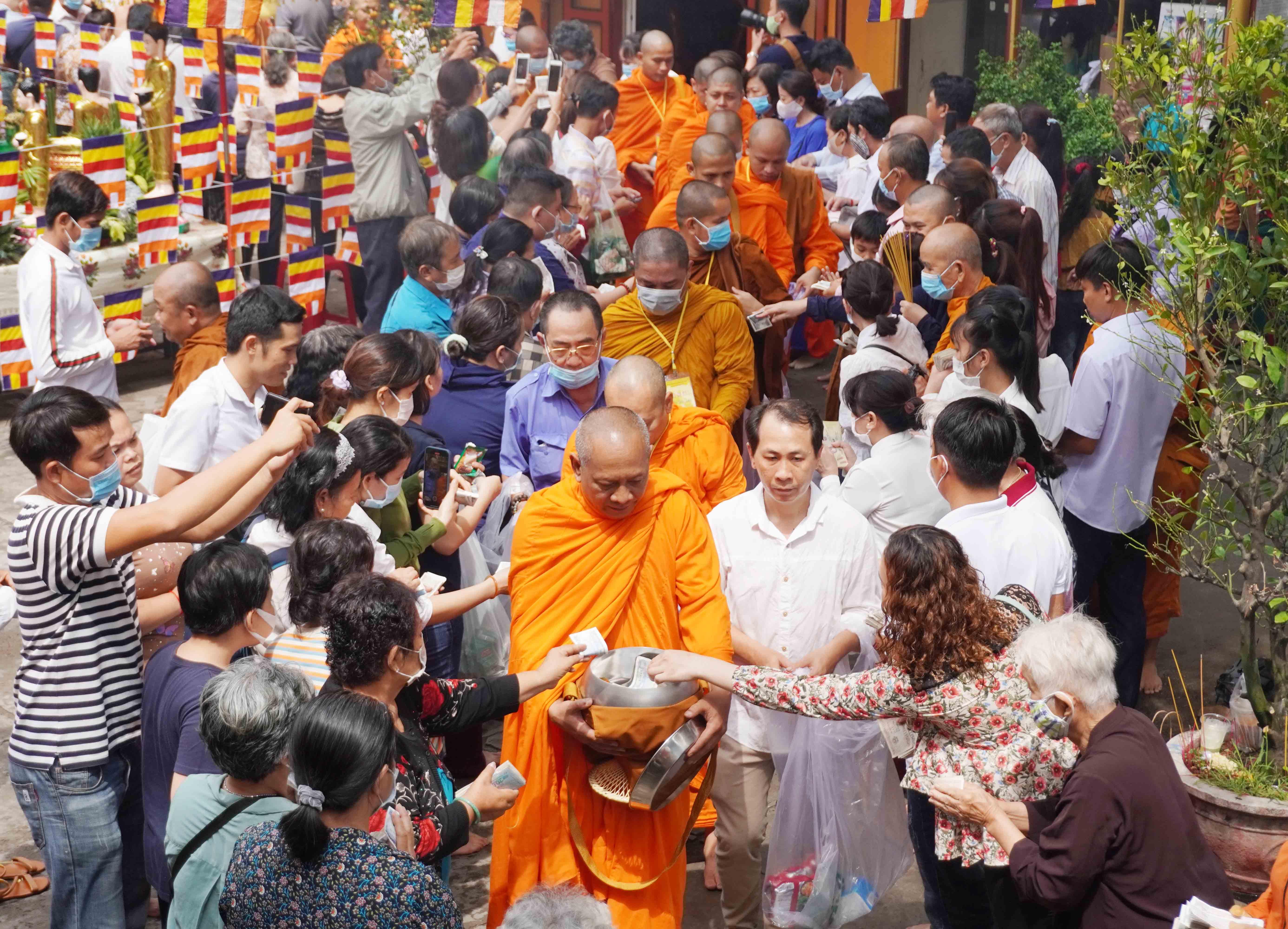 Có 150 chư Tăng tham dự lễ đặt bát hội