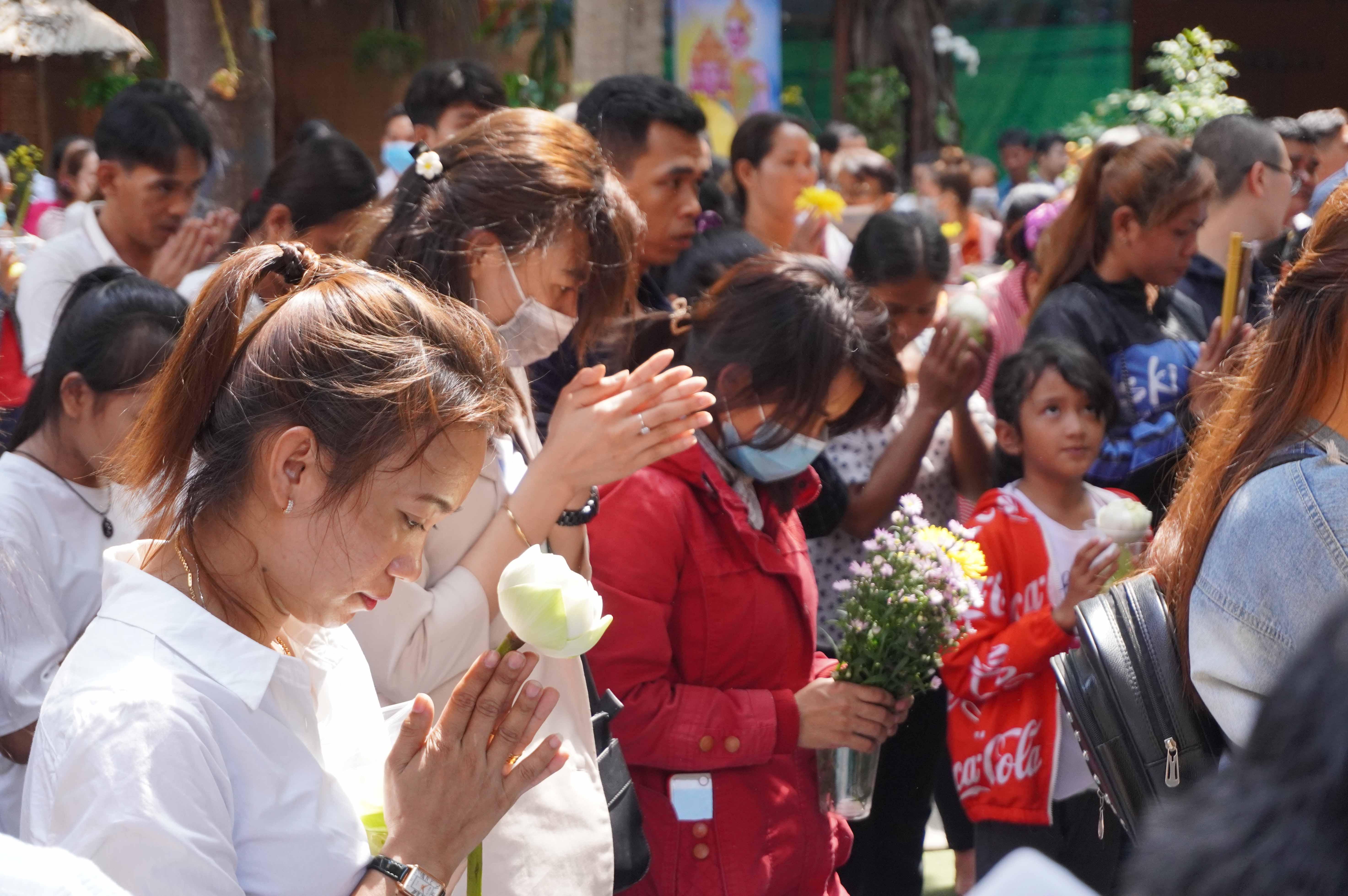 Nguyện cầu an lành trong năm mới