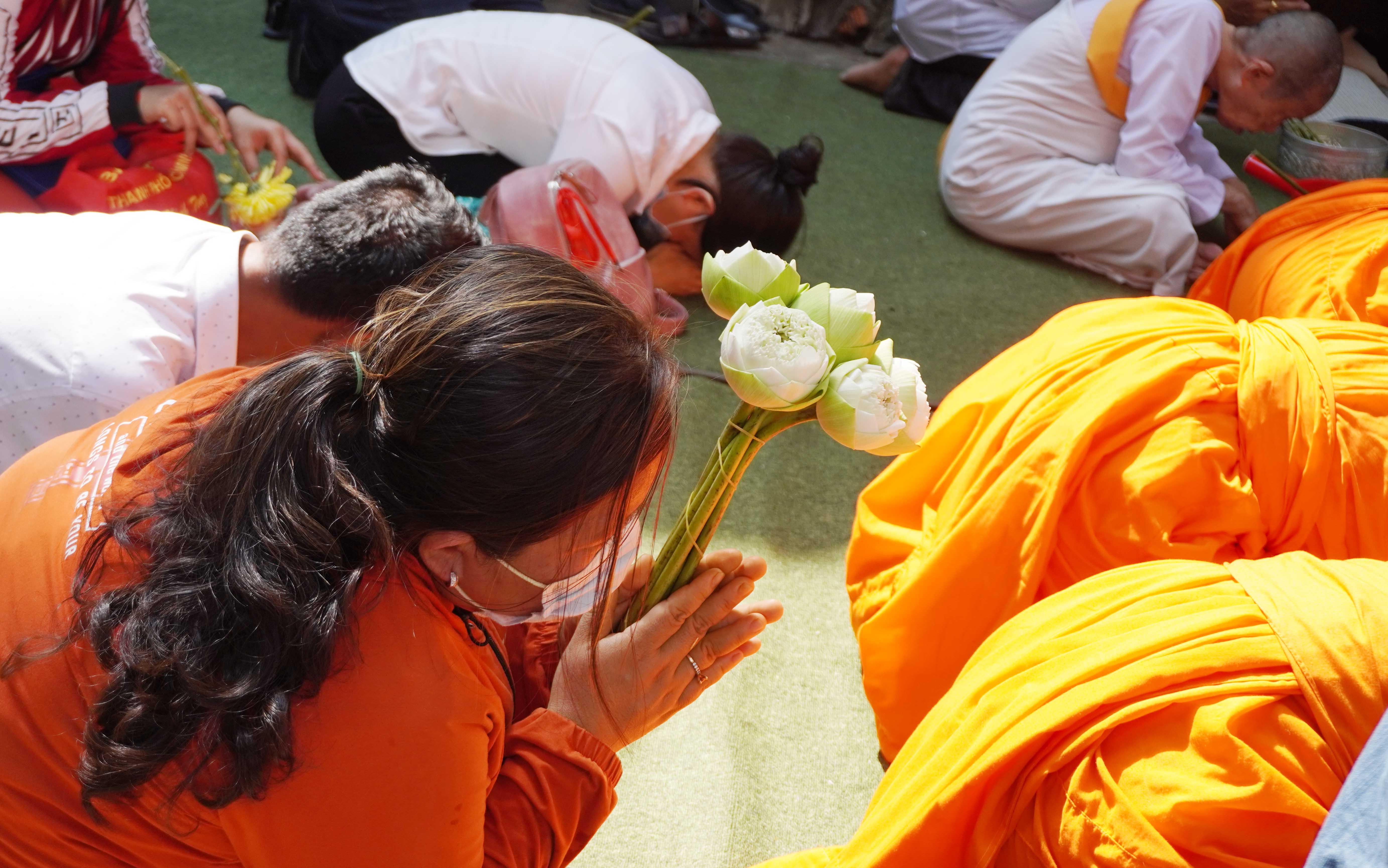 Phật tử thành tâm sám hối