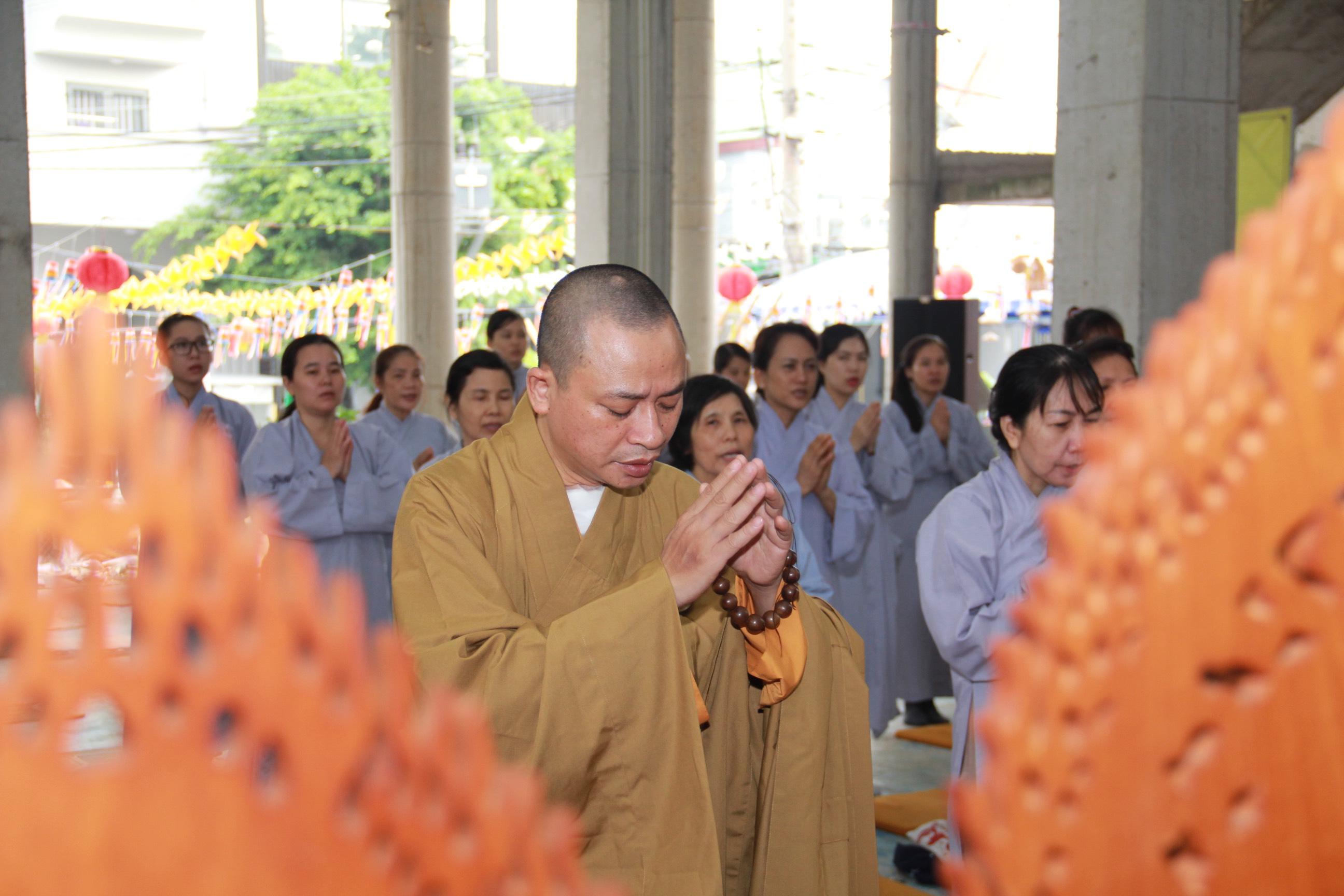 Đại đức Thích Quảng Tiến, trụ trì chùa Thiên Chánh tại khóa lễ thọ giới Bát quan trai - Ảnh: Ban Thông tin truyền thông GĐPT TP.HCM Đại đức Thích Quảng Tiến, trụ trì chùa Thiên Chánh tại khóa lễ thọ giới Bát quan trai - Ảnh: Ban Thông tin truyền thông GĐPT TP.HCM