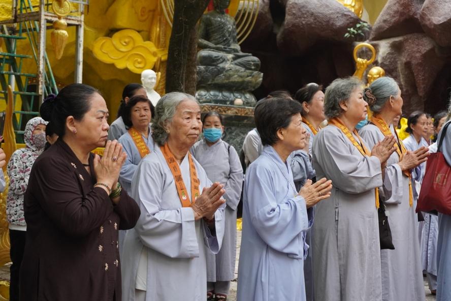 Phât tử thọ Bát quan trai tại chùa Kỳ Quang 2 dịp này cũng tham dự lễ Phât tử thọ Bát quan trai tại chùa Kỳ Quang 2 dịp này cũng tham dự lễ