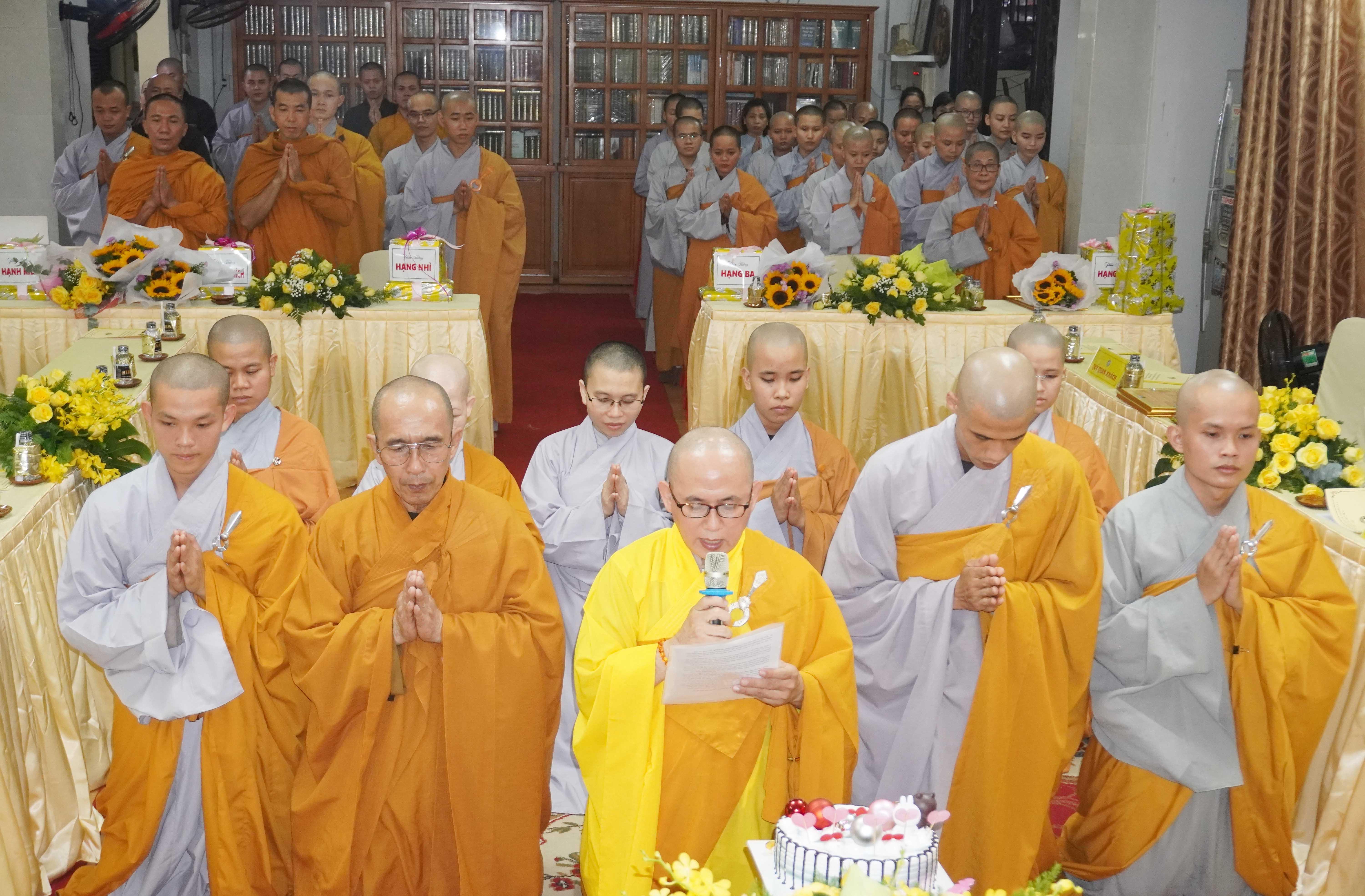 Tăng Ni sinh dâng lời cảm tưởng Tăng Ni sinh dâng lời cảm tưởng