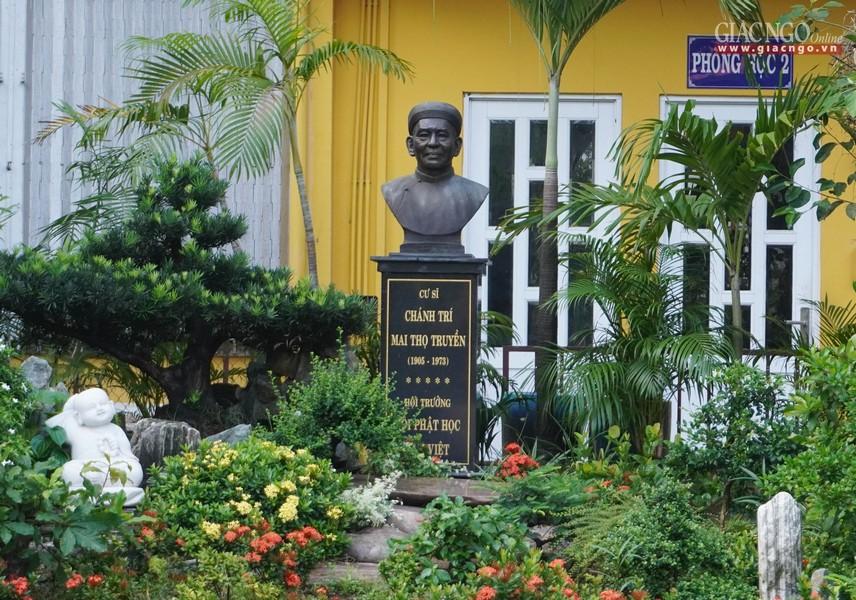 Tưởng cư sĩ Chánh Trí được an vị trong khuôn viên sân chùa Xá Lợi ngày 27-1-2018