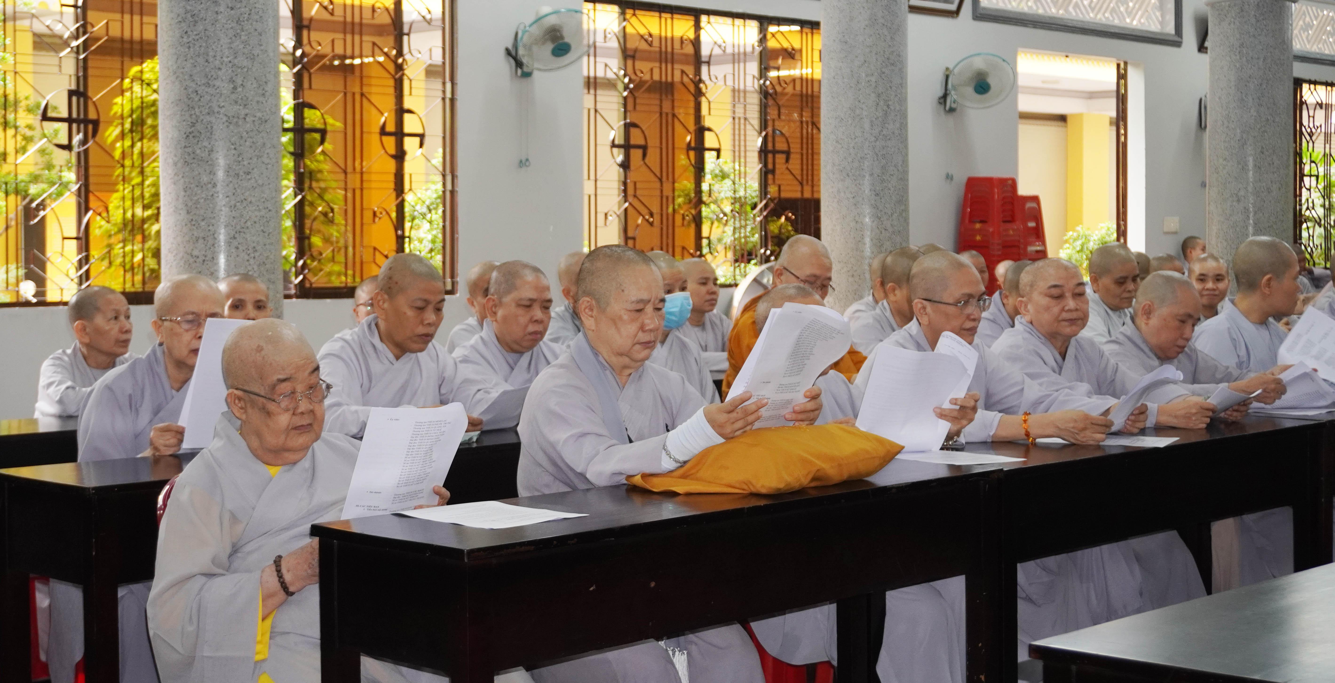 Chư Ni các tự viện trên địa bàn quận tham dự phiên họp Chư Ni các tự viện trên địa bàn quận tham dự phiên họp