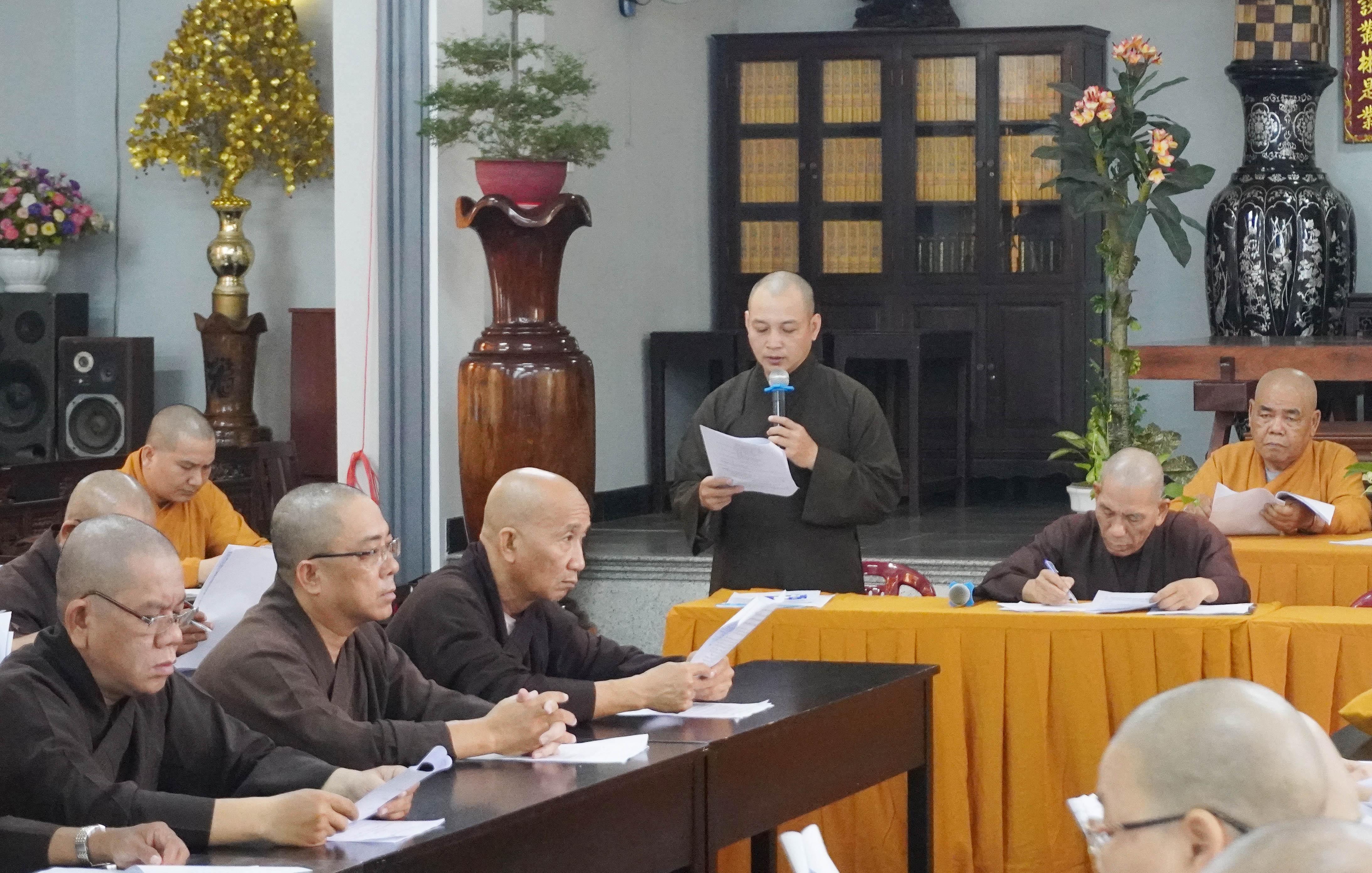 Đại đức Thích Quang Nghĩa, Chánh Thư ký Ban Trị sự GHPGVN quận Gò Vấp trình bày dự thảo kế hoạch Đại lễ Phật đản PL.2565 Đại đức Thích Quang Nghĩa, Chánh Thư ký Ban Trị sự GHPGVN quận Gò Vấp trình bày dự thảo kế hoạch Đại lễ Phật đản PL.2565