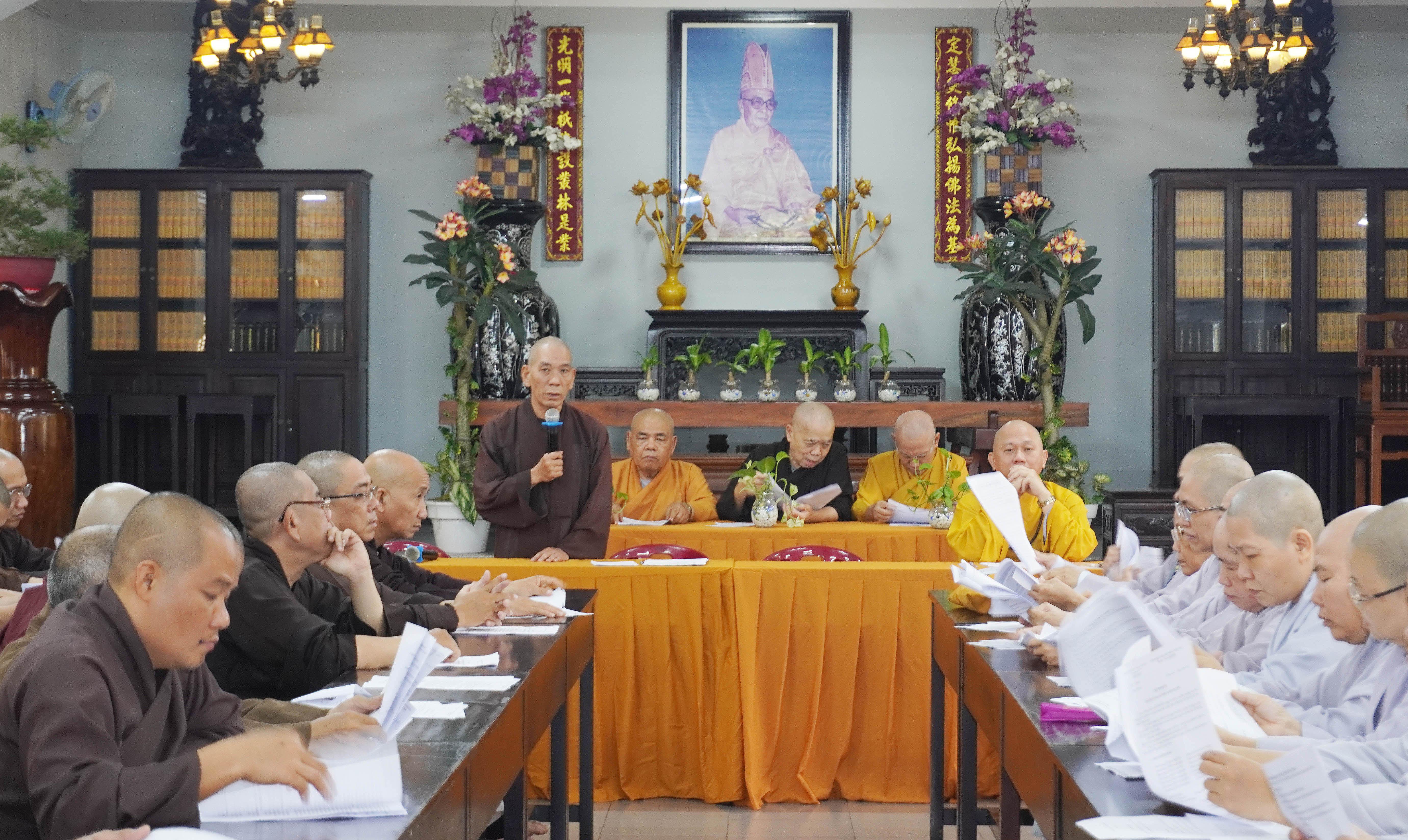 Thượng tọa Thích Giác Trí phát biểu khai mạc phiên họp Thượng tọa Thích Giác Trí phát biểu khai mạc phiên họp