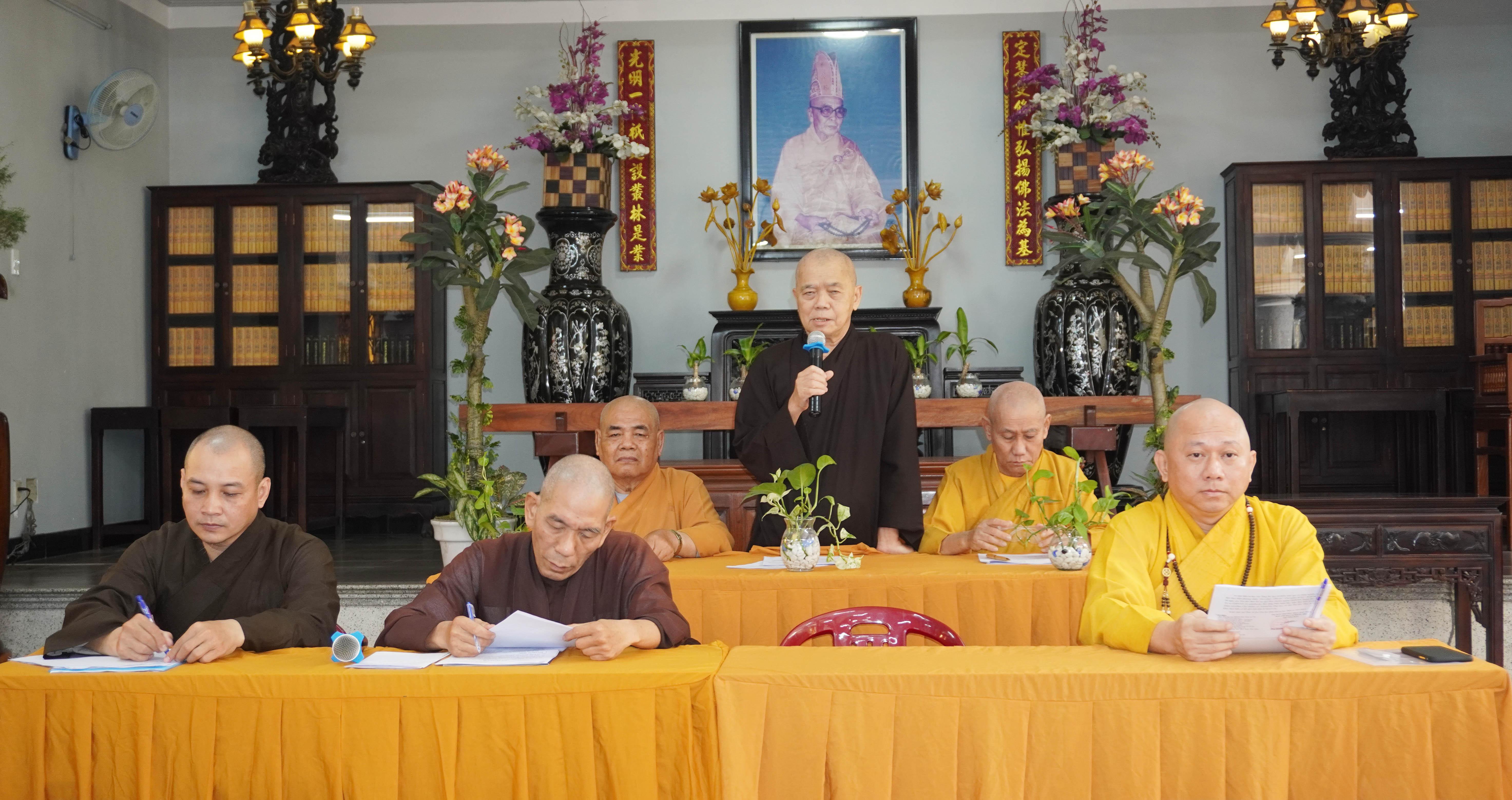 Hòa thượng Thích Nhật Lang ban đạo từ chứng minh Hòa thượng Thích Nhật Lang ban đạo từ chứng minh