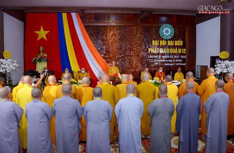 Tân Ban Trị sự GHPGVN quận 12 đối trước chư tôn đức chứng minh Tân Ban Trị sự GHPGVN quận 12 đối trước chư tôn đức chứng minh