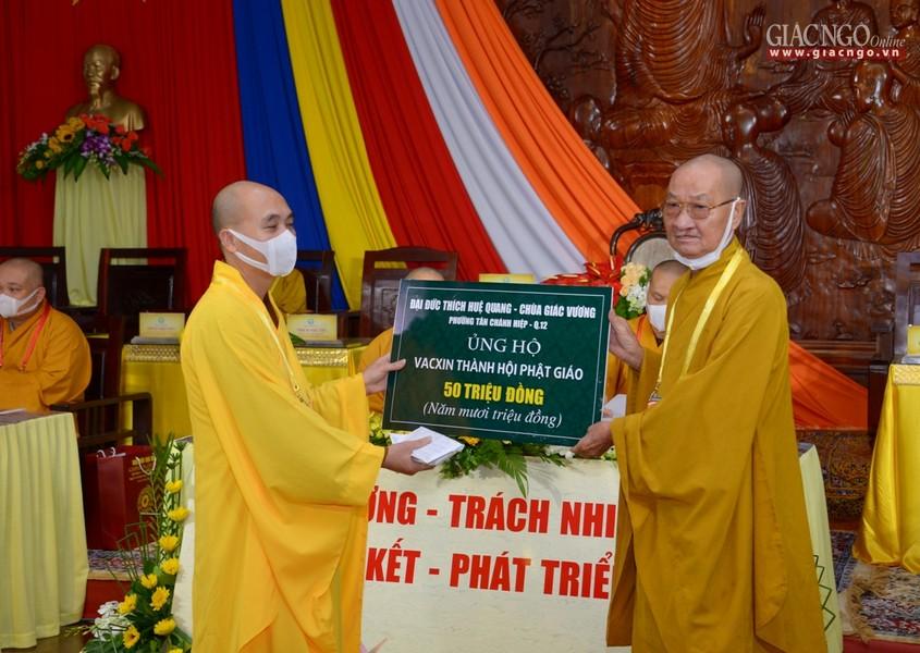 Đại đức Thích Huệ Quang (chùa Giác Vương) trao tặng 50 triệu đồng ủng hộ chương trình mua vắc-xin Covid-19 do Ban Trị sự Phật giáo Thành phố phát động Đại đức Thích Huệ Quang (chùa Giác Vương) trao tặng 50 triệu đồng ủng hộ chương trình mua vắc-xin Covid-19 do Ban Trị sự Phật giáo Thành phố phát động